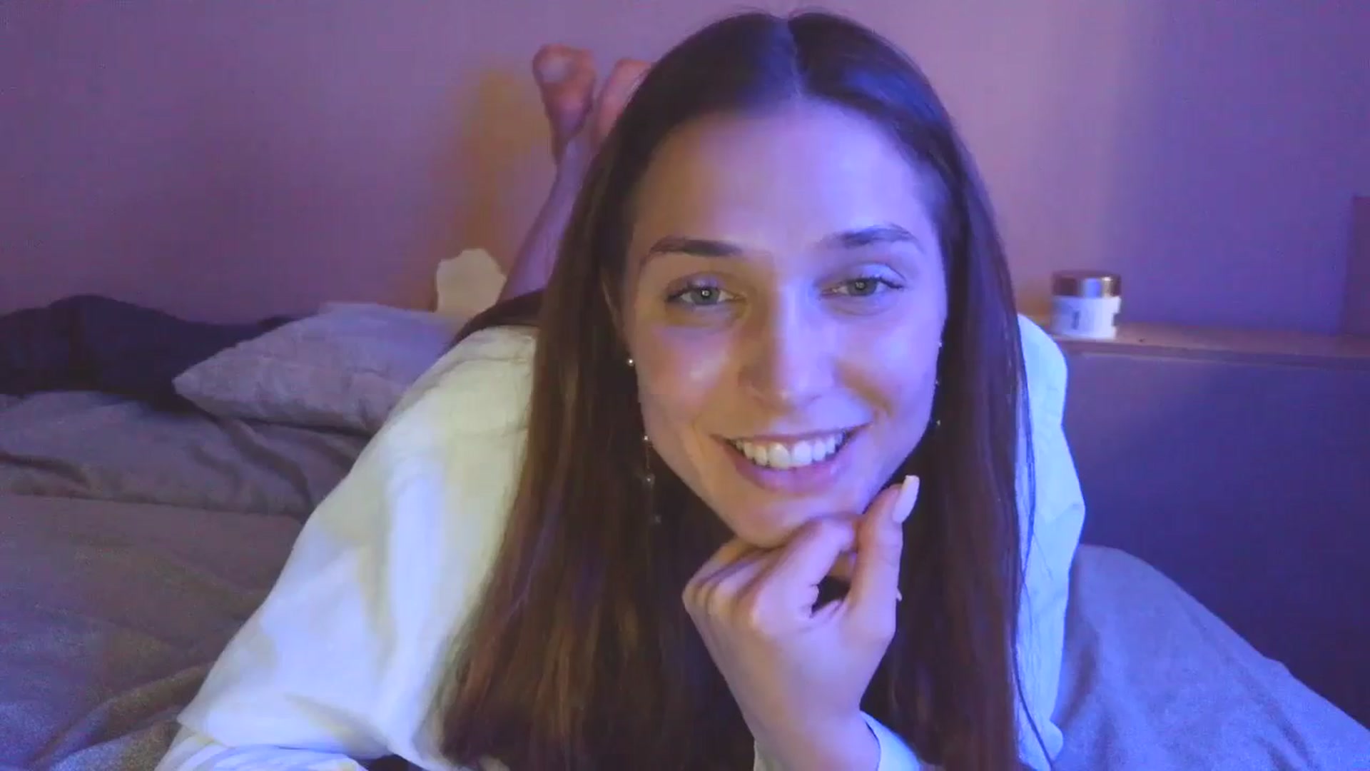 Gallery image thumbnail from HaleyReed's myfreecams stream on, 05/19/2025, 13:43 image 2 of 20