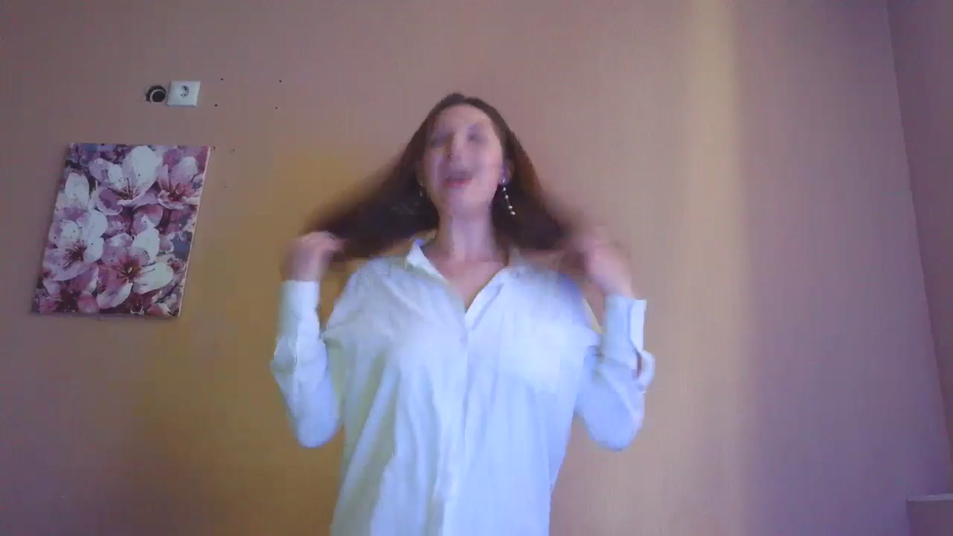 Gallery image thumbnail from HaleyReed's myfreecams stream on, 05/19/2025, 13:43 image 5 of 20