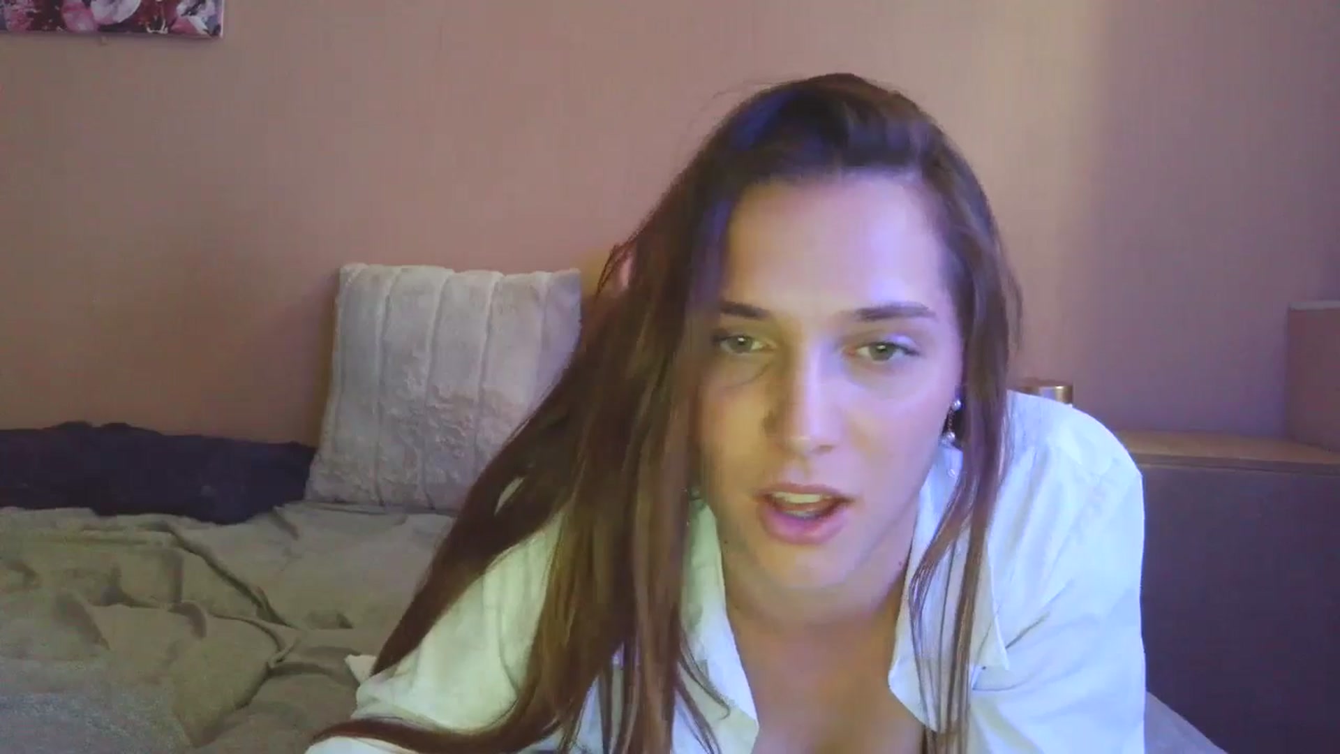 Gallery image thumbnail from HaleyReed's myfreecams stream on, 05/19/2025, 13:43 image 9 of 20