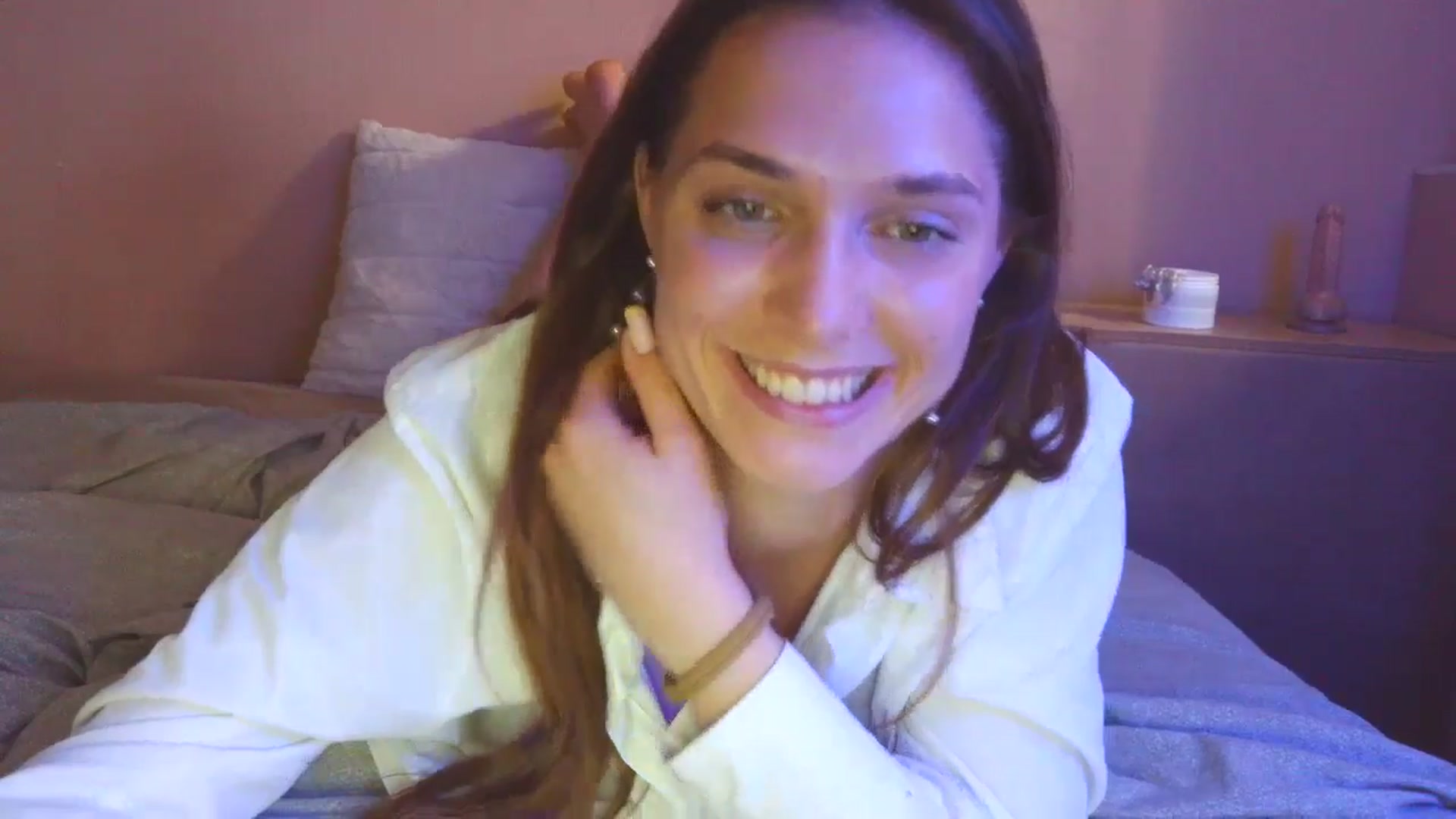 Gallery image thumbnail from HaleyReed's myfreecams stream on, 05/19/2025, 15:33 image 6 of 20