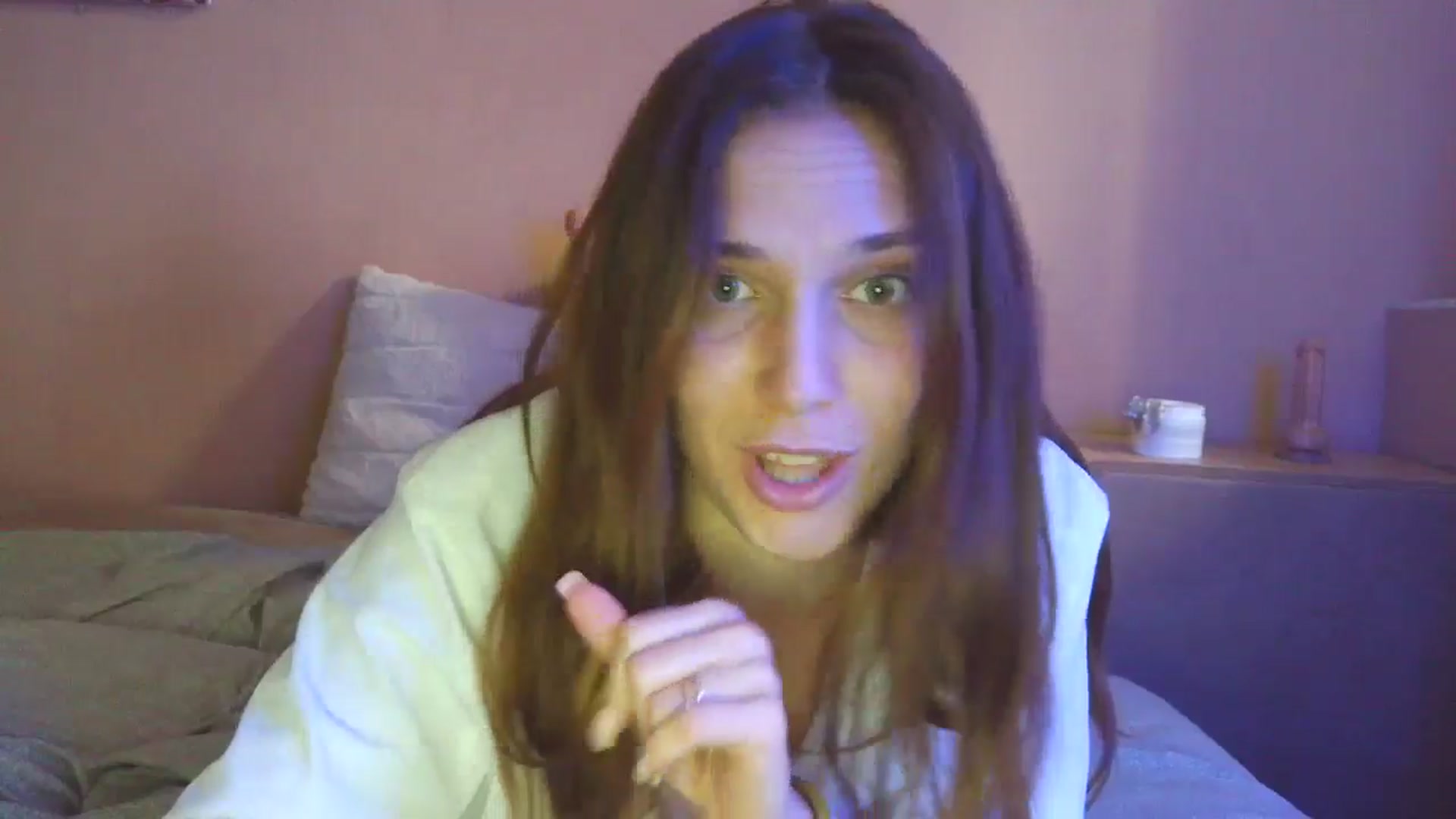 Gallery image thumbnail from HaleyReed's myfreecams stream on, 05/19/2025, 15:33 image 8 of 20