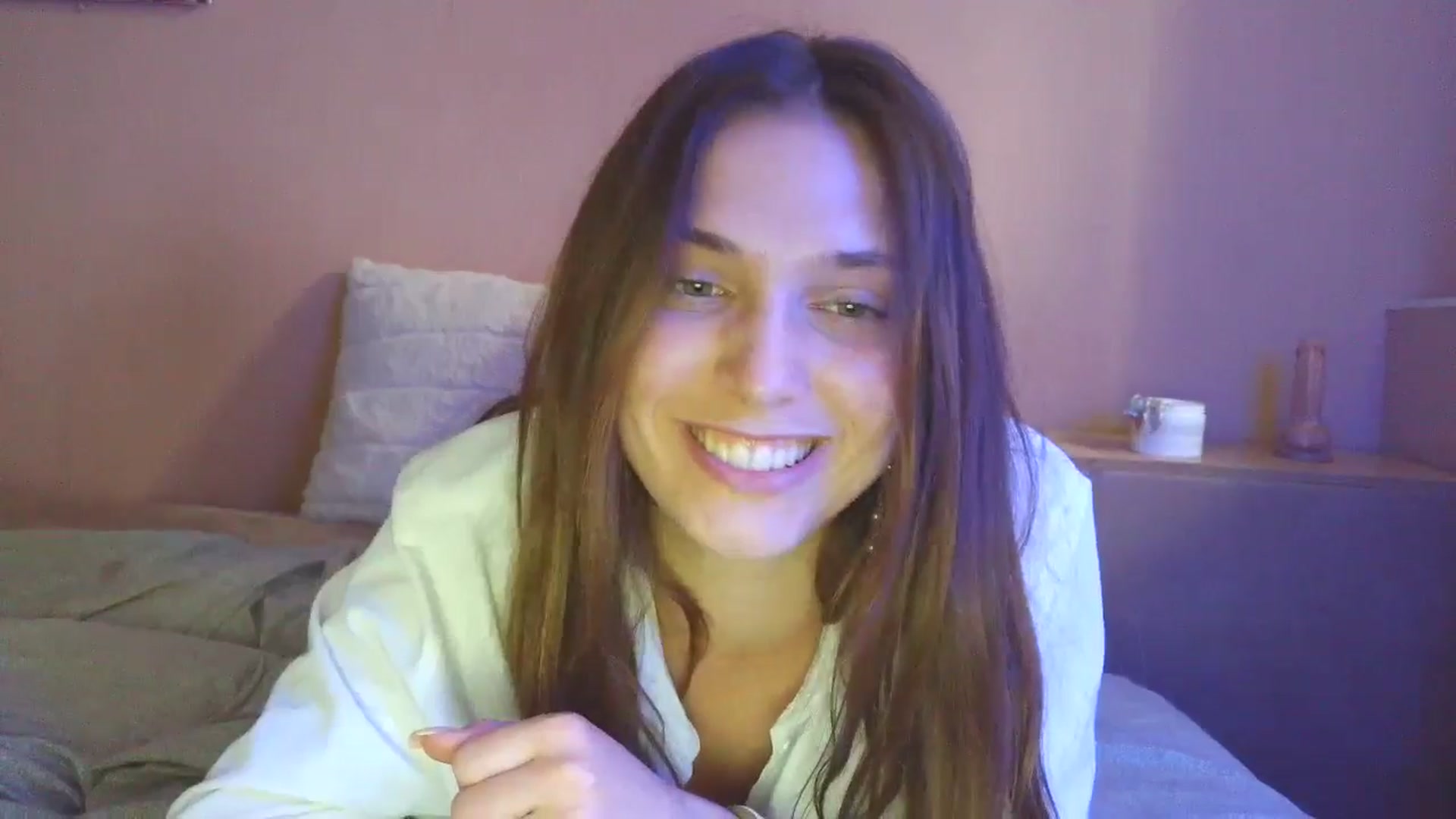 Gallery image thumbnail from HaleyReed's myfreecams stream on, 05/19/2025, 15:33 image 9 of 20