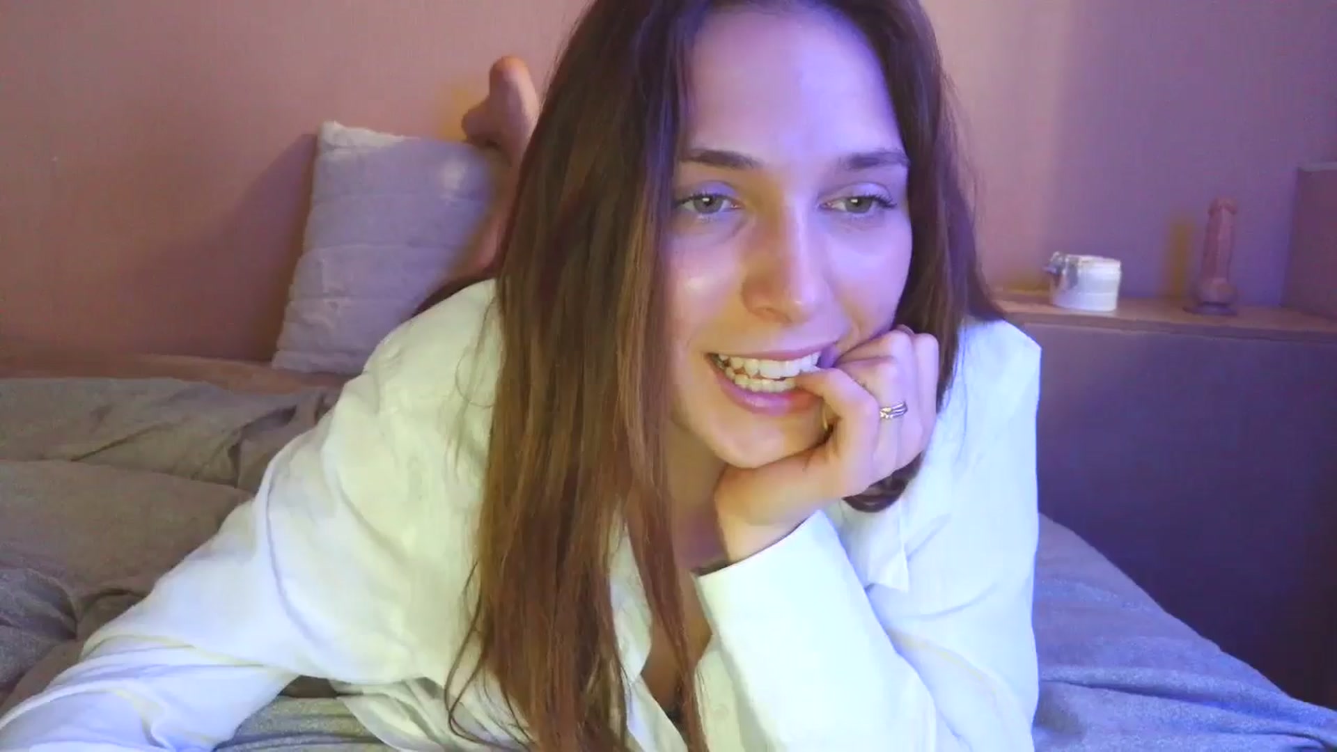 Gallery image thumbnail from HaleyReed's myfreecams stream on, 05/19/2025, 15:33 image 3 of 20