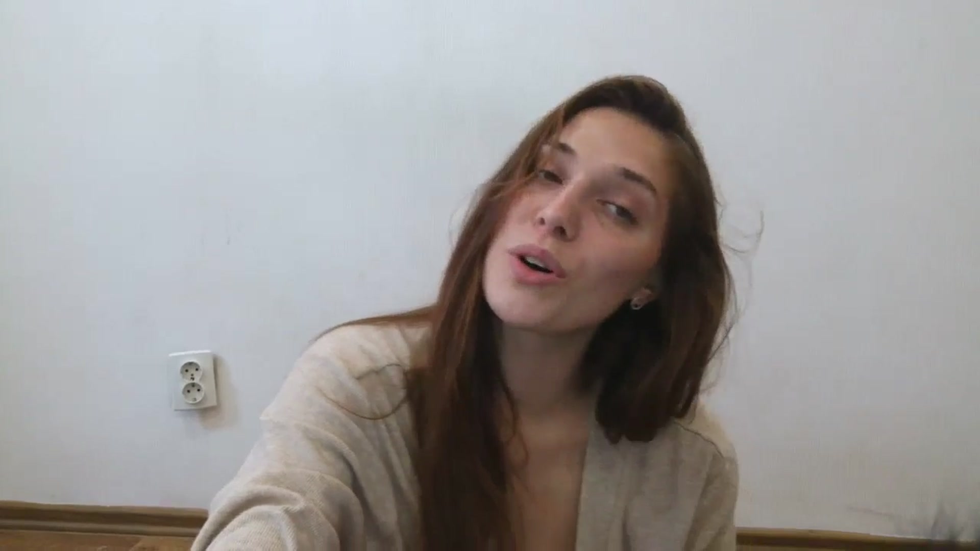Gallery image thumbnail from HaleyReed's myfreecams stream on, 05/20/2025, 11:54 image 12 of 20
