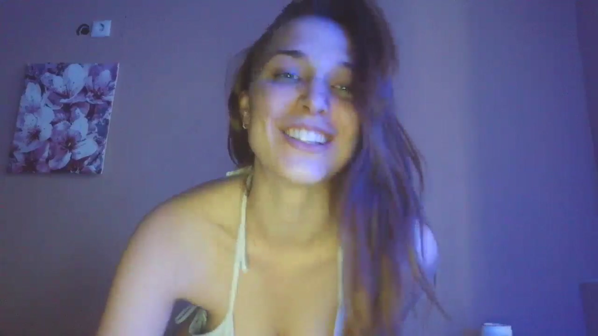 Gallery image thumbnail from HaleyReed's myfreecams stream on, 05/20/2025, 17:08 image 7 of 20