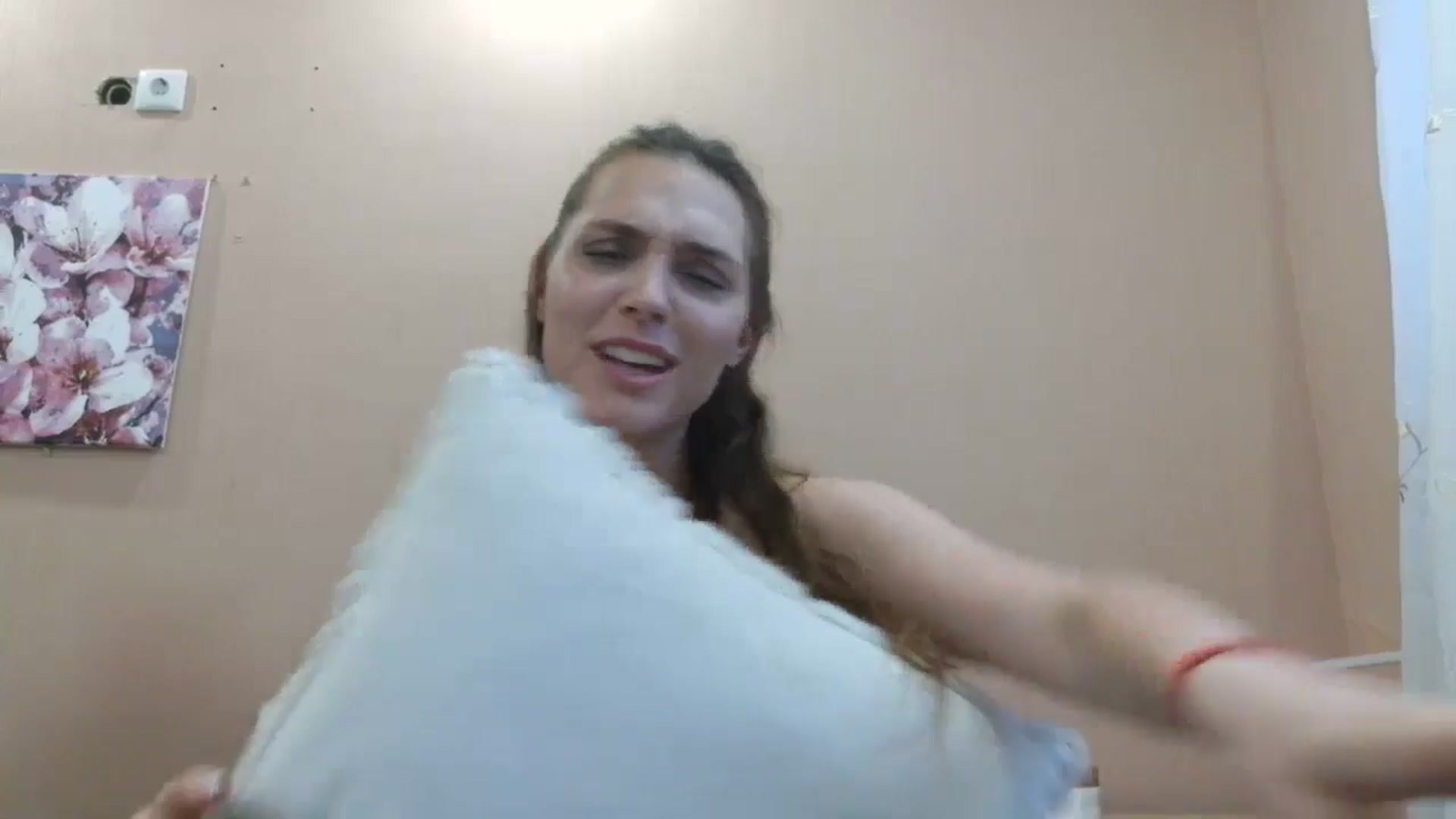 Gallery image thumbnail from HaleyReed's myfreecams stream on, 05/31/2025, 15:25 image 19 of 20
