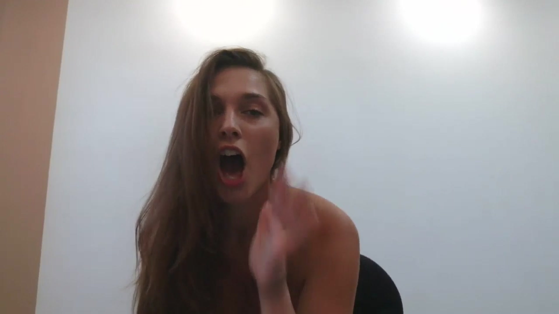 Gallery image thumbnail from HaleyReed's myfreecams stream on, 06/16/2025, 12:30 image 18 of 20