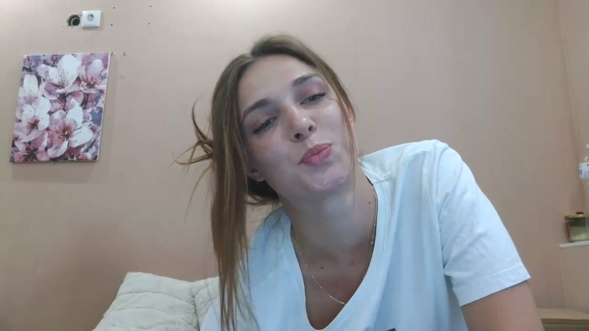 Gallery image thumbnail from HaleyReed's myfreecams stream on, 06/26/2025, 15:42 image 9 of 20