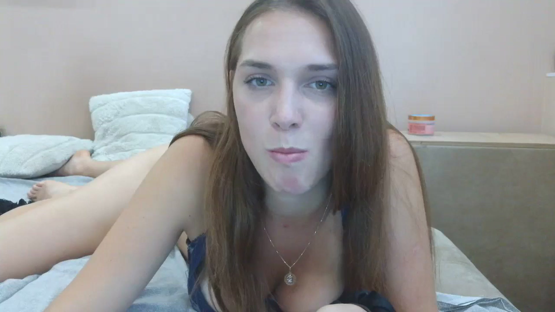 Gallery image thumbnail from HaleyReed's myfreecams stream on, 06/27/2025, 15:35 image 3 of 20