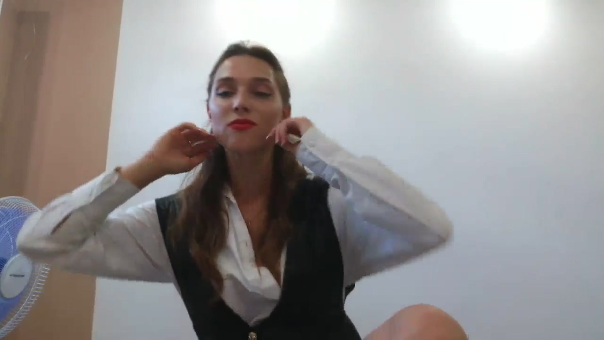 Gallery image thumbnail from HaleyReed's myfreecams stream on, 08/04/2025, 13:03 image 7 of 20