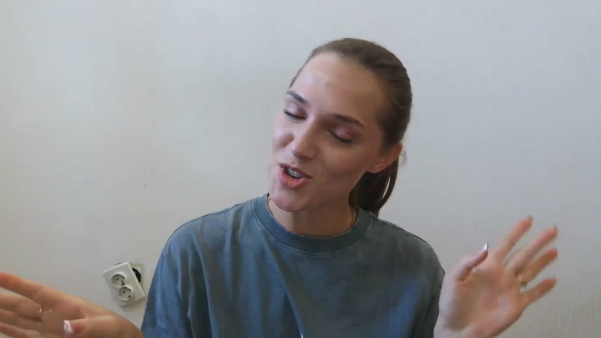 Gallery image thumbnail from HaleyReed's myfreecams stream on, 08/15/2025, 12:09 image 7 of 20