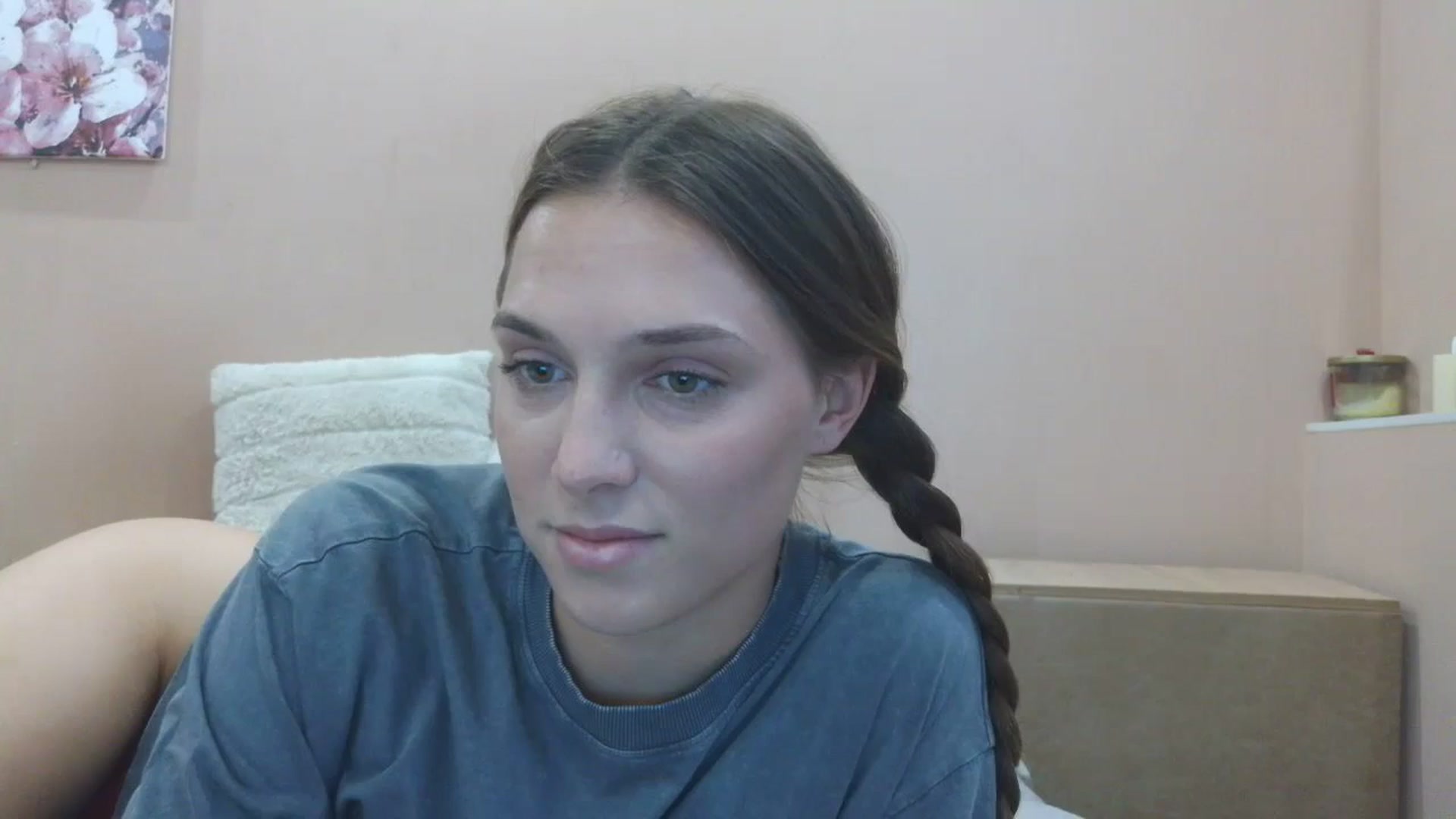 Gallery image thumbnail from HaleyReed's myfreecams stream on, 08/15/2025, 17:03 image 1 of 20