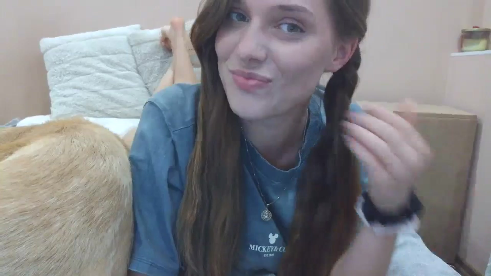 Gallery image thumbnail from HaleyReed's myfreecams stream on, 08/15/2025, 17:03 image 13 of 20