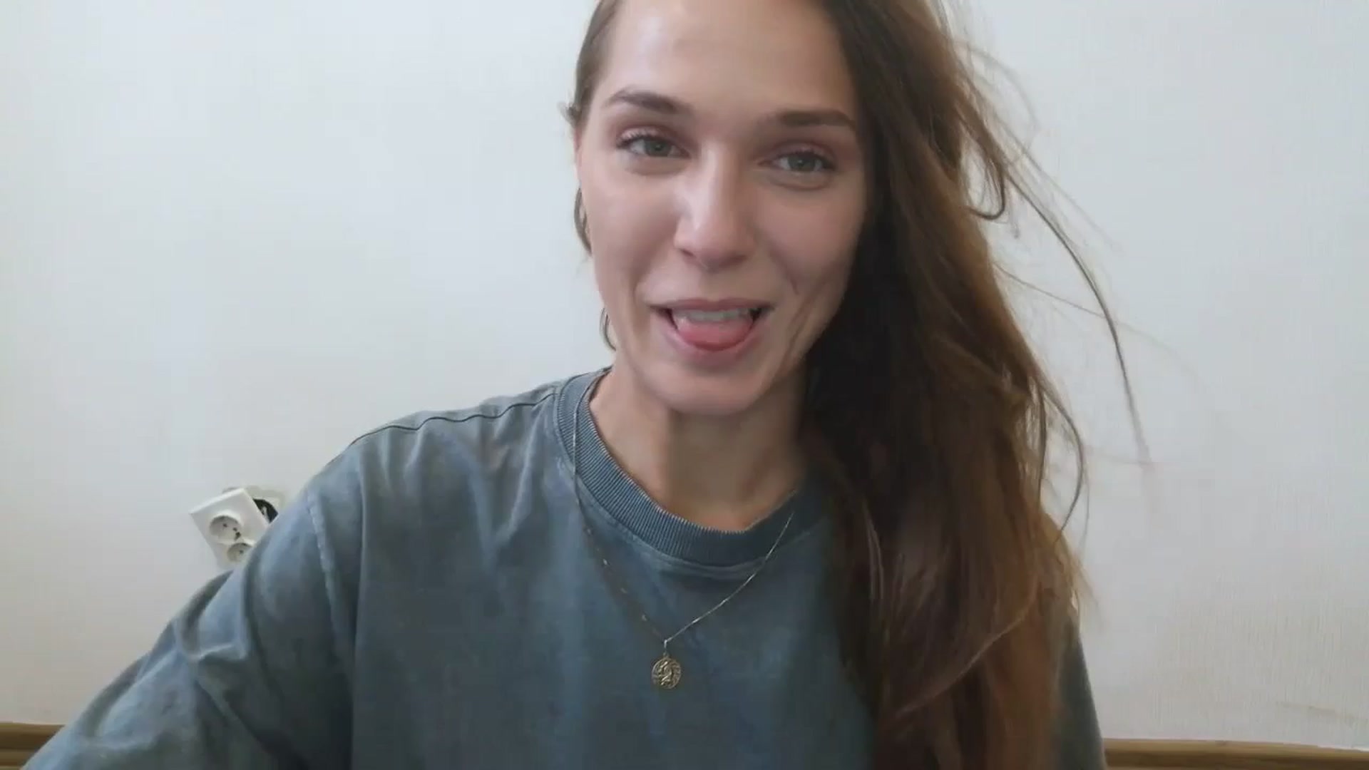 Gallery image thumbnail from HaleyReed's myfreecams stream on, 08/17/2025, 11:42 image 2 of 20