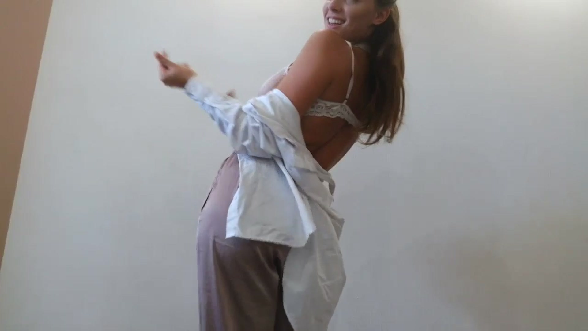 Gallery image thumbnail from HaleyReed's myfreecams stream on, 08/25/2025, 12:38 image 19 of 20