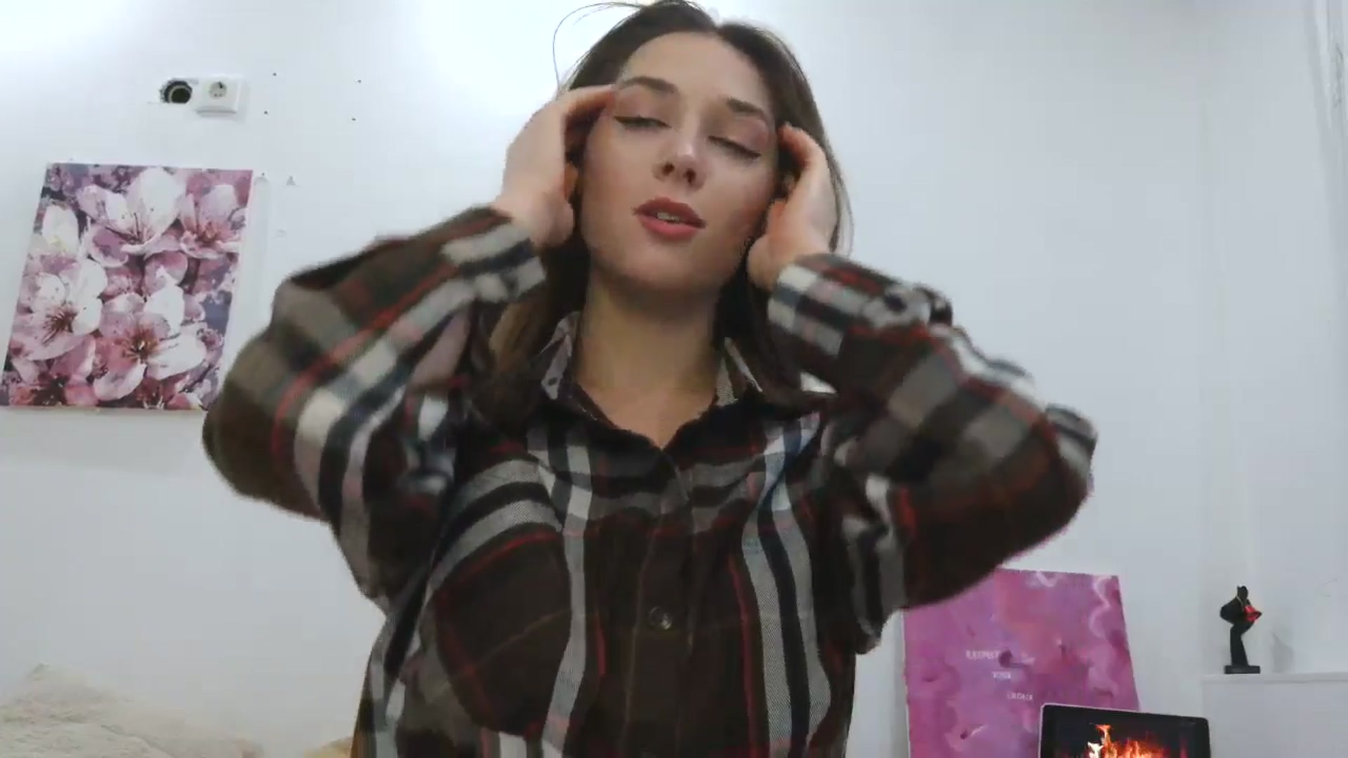Gallery image thumbnail from HaleyReed's myfreecams stream on, 12/14/2025, 14:02 image 4 of 20