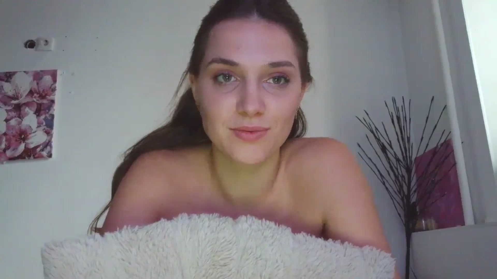 Gallery image thumbnail from HaleyReed's myfreecams stream on, 01/12/2026, 12:22 image 11 of 20