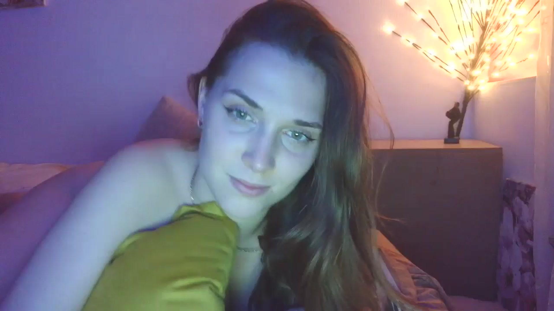Gallery image thumbnail from HaleyReed's myfreecams stream on, 04/01/2026, 16:34 image 13 of 20