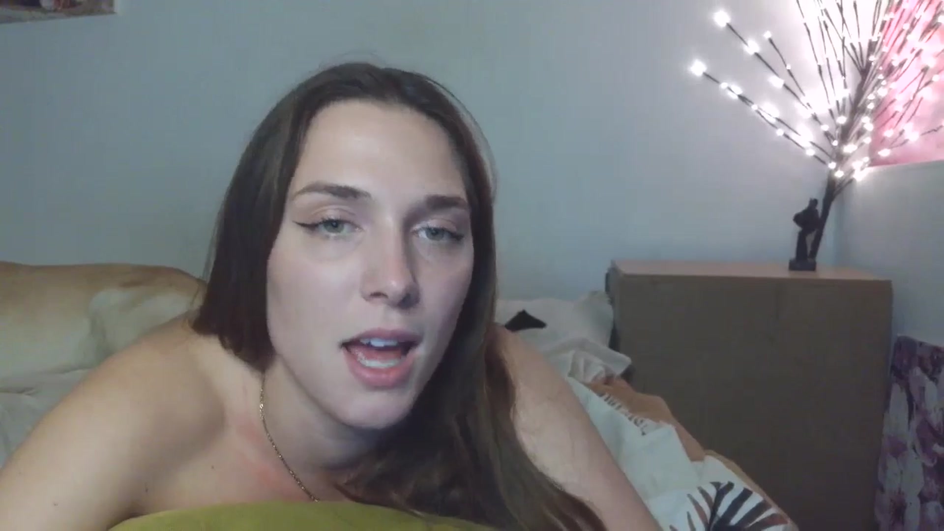 Gallery image thumbnail from HaleyReed's myfreecams stream on, 04/01/2026, 17:29 image 14 of 20
