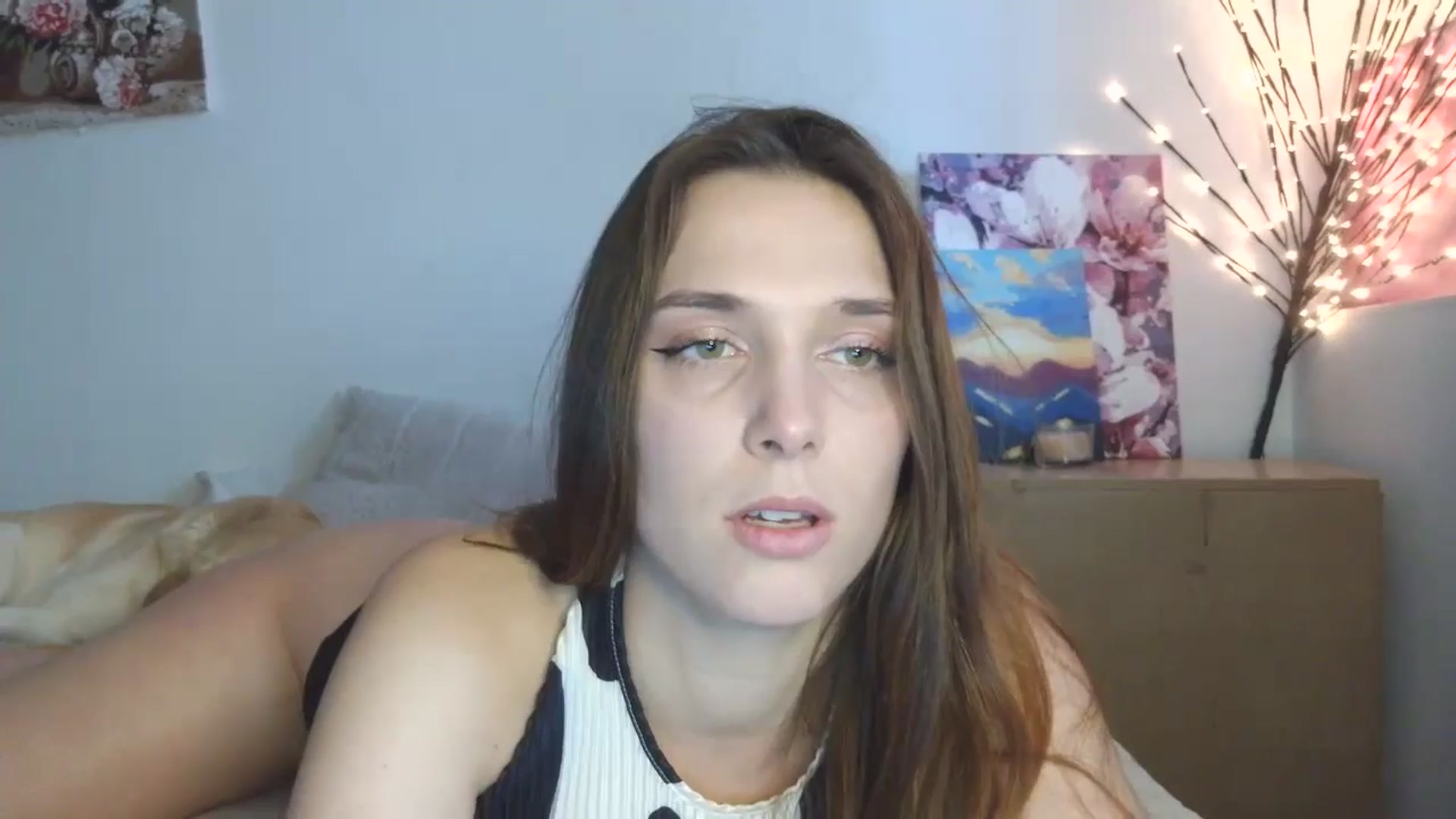 Gallery image thumbnail from HaleyReed's myfreecams stream on, 04/17/2026, 12:43 image 9 of 20