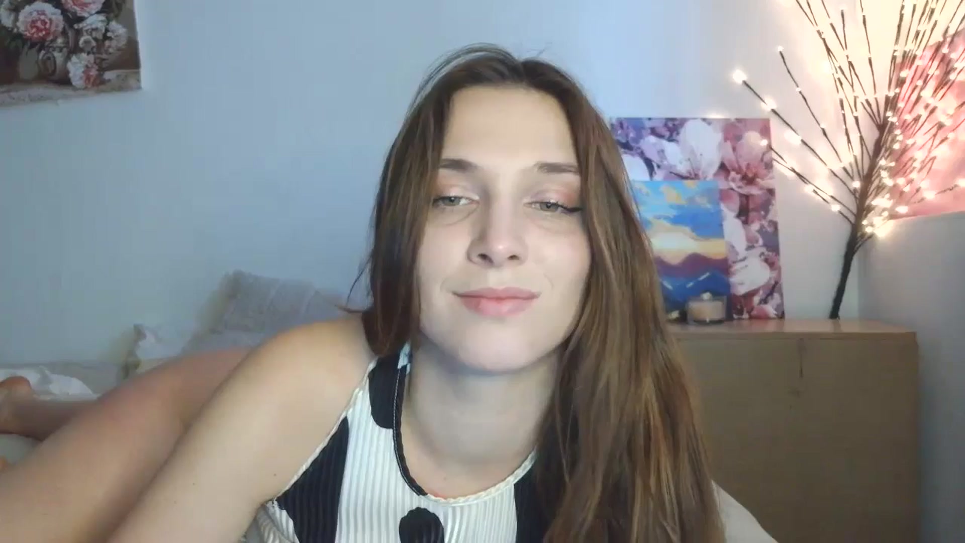 Gallery image thumbnail from HaleyReed's myfreecams stream on, 04/17/2026, 12:43 image 1 of 20