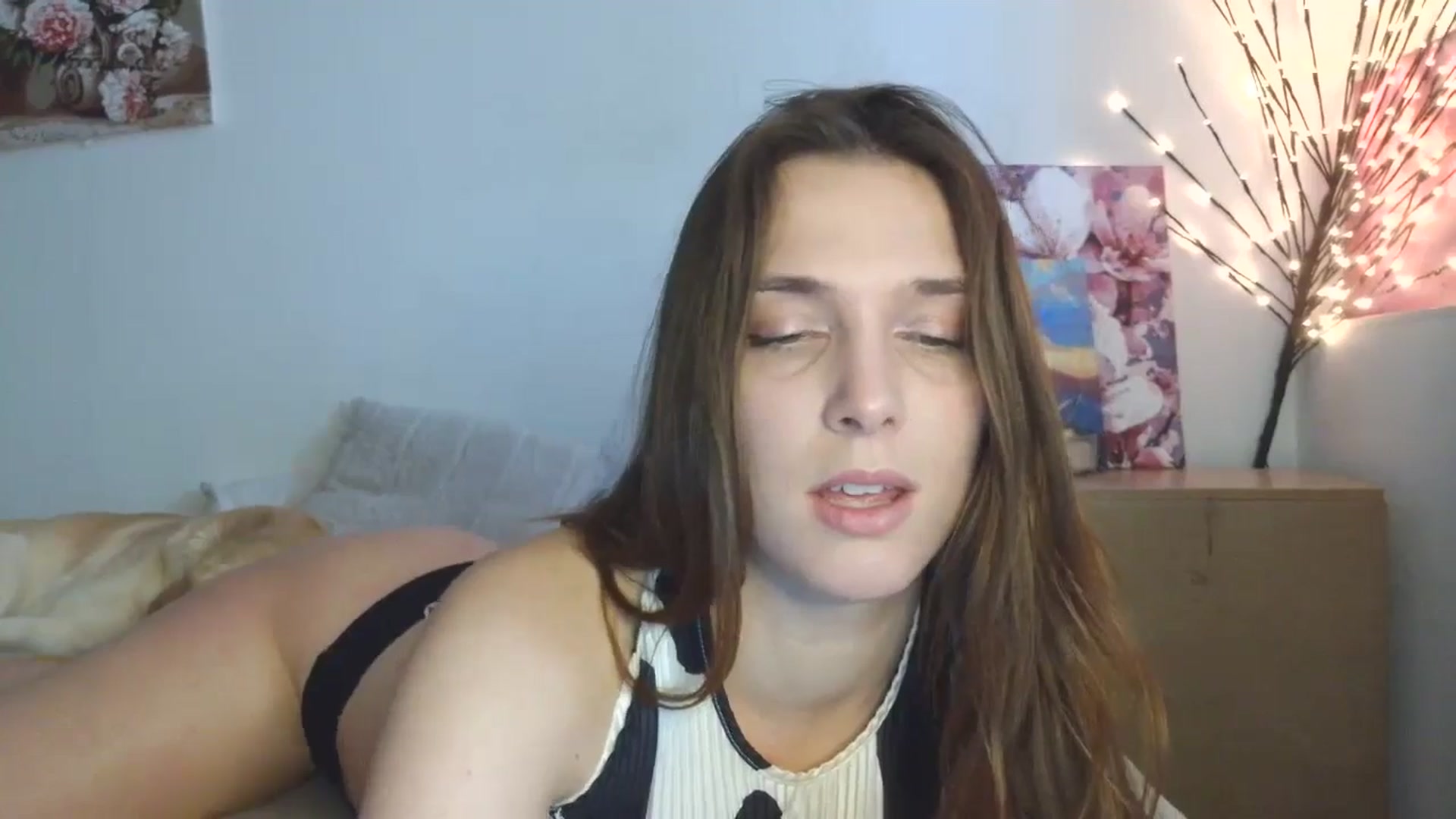 Gallery image thumbnail from HaleyReed's myfreecams stream on, 04/17/2026, 12:43 image 8 of 20