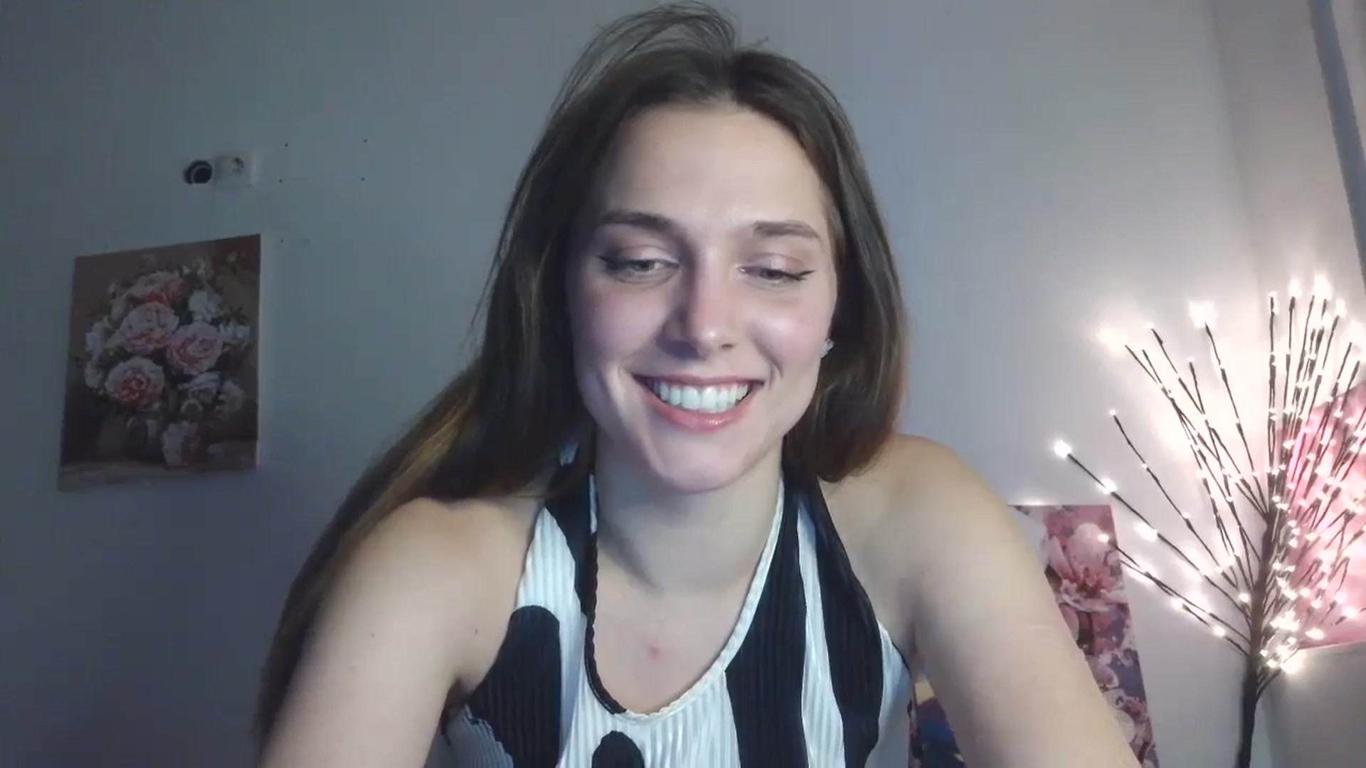 Gallery image thumbnail from HaleyReed's myfreecams stream on, 04/17/2026, 17:15 image 2 of 20