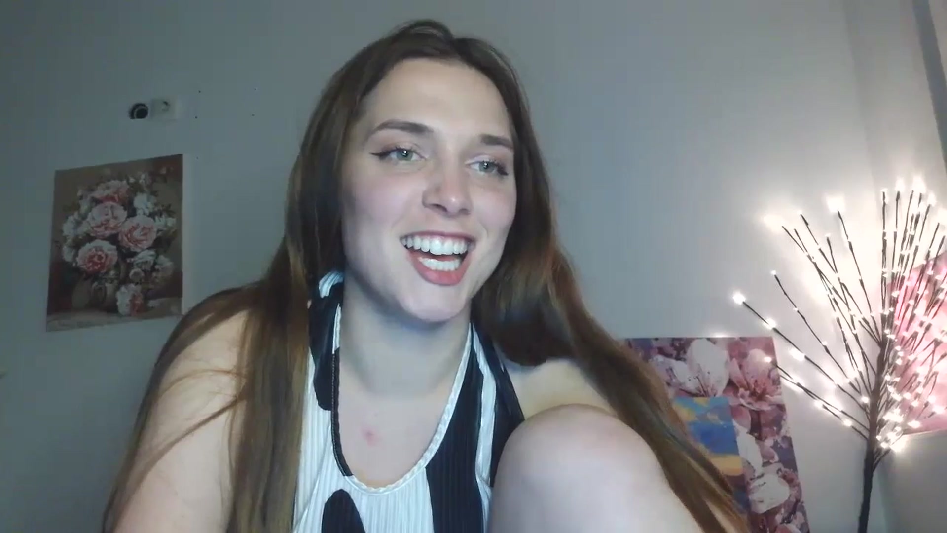 Gallery image thumbnail from HaleyReed's myfreecams stream on, 04/17/2026, 17:15 image 8 of 20
