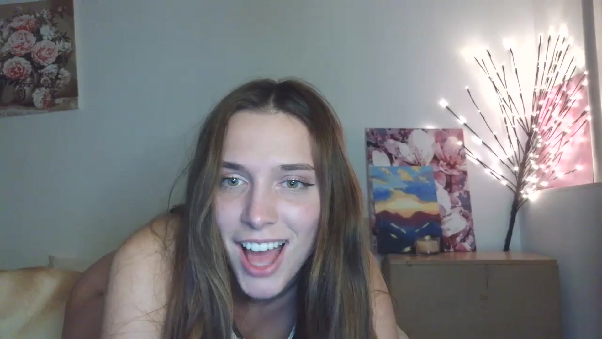 Gallery image thumbnail from HaleyReed's myfreecams stream on, 04/17/2026, 17:15 image 14 of 20