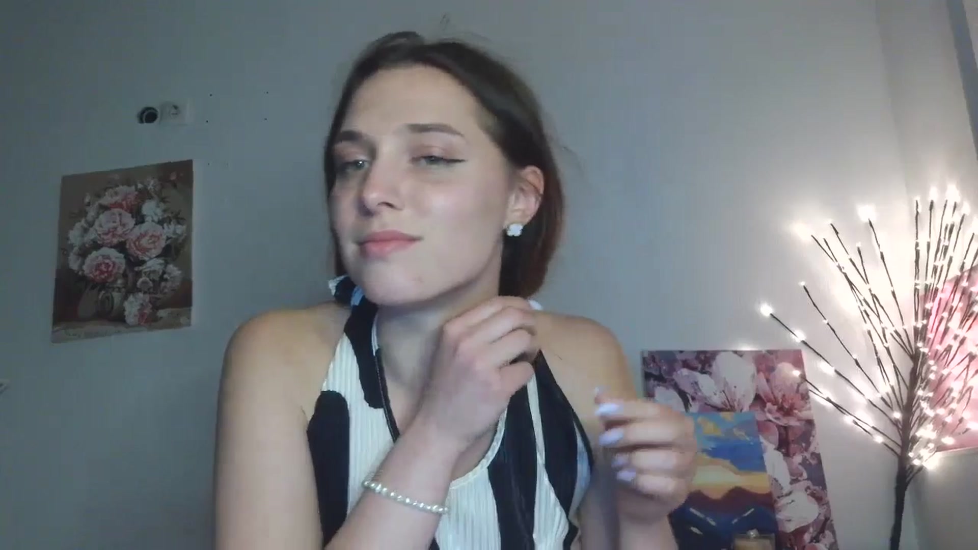 Gallery image thumbnail from HaleyReed's myfreecams stream on, 04/17/2026, 17:15 image 4 of 20
