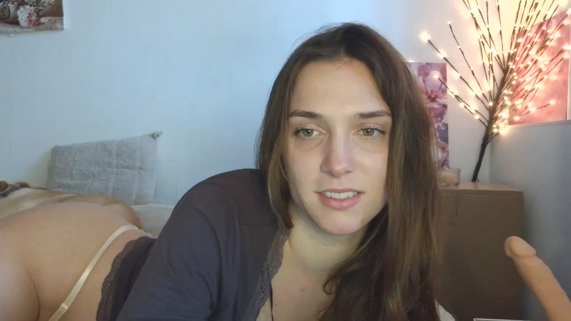 Gallery image thumbnail from HaleyReed's myfreecams stream on, 04/19/2026, 14:14 image 15 of 20