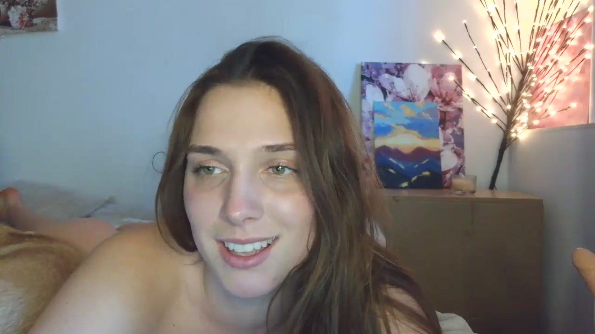 Gallery image thumbnail from HaleyReed's myfreecams stream on, 04/19/2026, 15:52 image 17 of 20