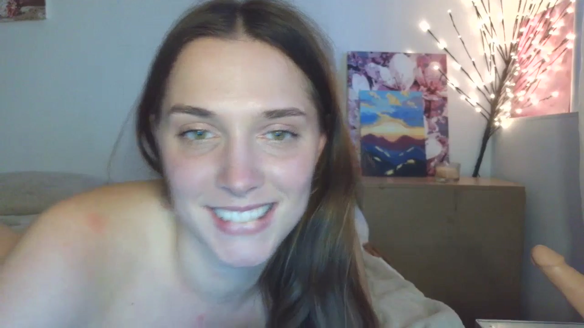 Gallery image thumbnail from HaleyReed's myfreecams stream on, 04/19/2026, 16:19 image 17 of 20