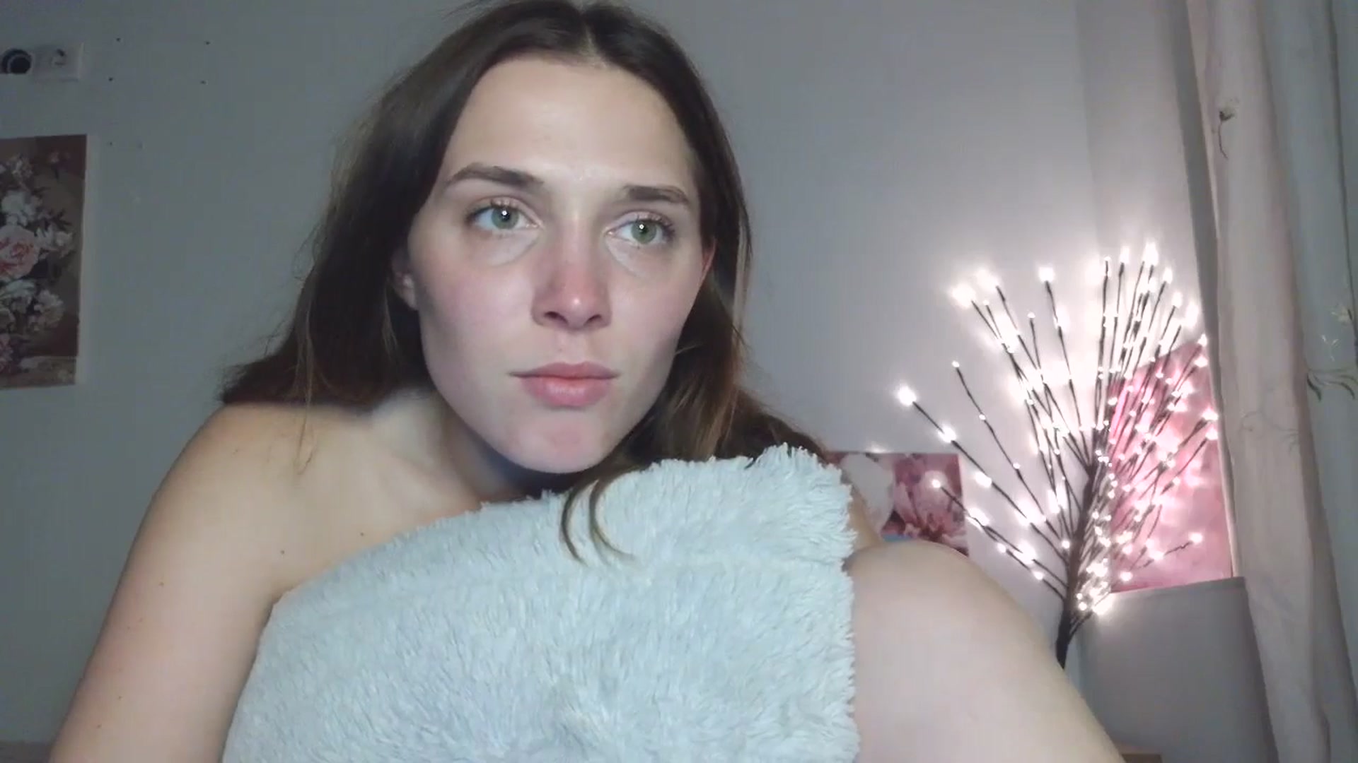 Gallery image thumbnail from HaleyReed's myfreecams stream on, 04/19/2026, 18:10 image 13 of 20