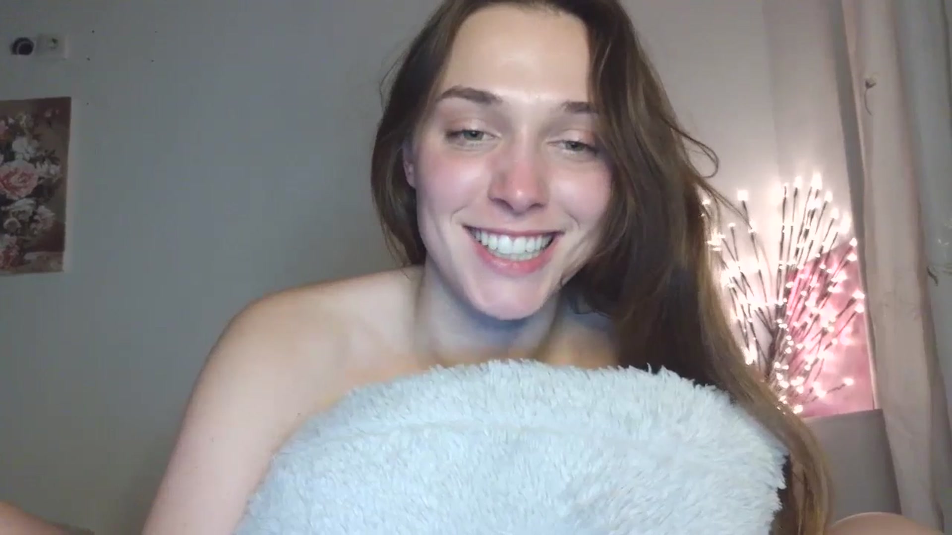 Gallery image thumbnail from HaleyReed's myfreecams stream on, 04/19/2026, 18:10 image 16 of 20