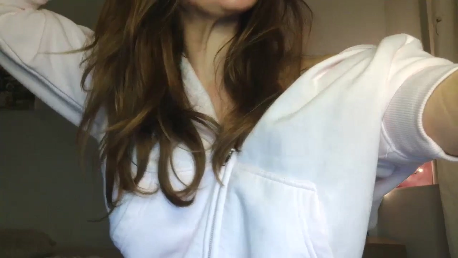 Gallery image thumbnail from HaleyReed's myfreecams stream on, 04/19/2026, 18:10 image 10 of 20