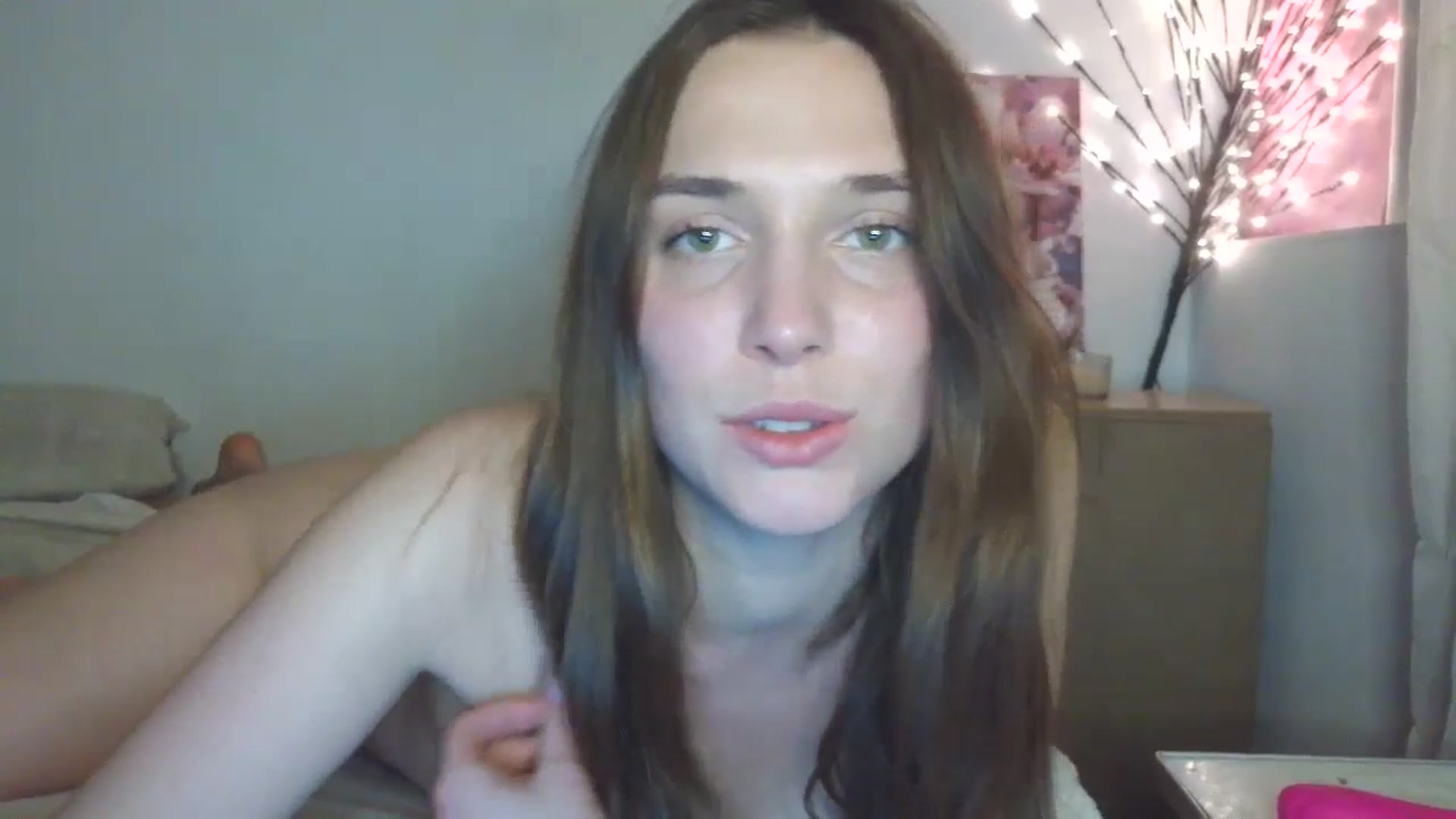 Gallery image thumbnail from HaleyReed's myfreecams stream on, 04/19/2026, 18:10 image 19 of 20