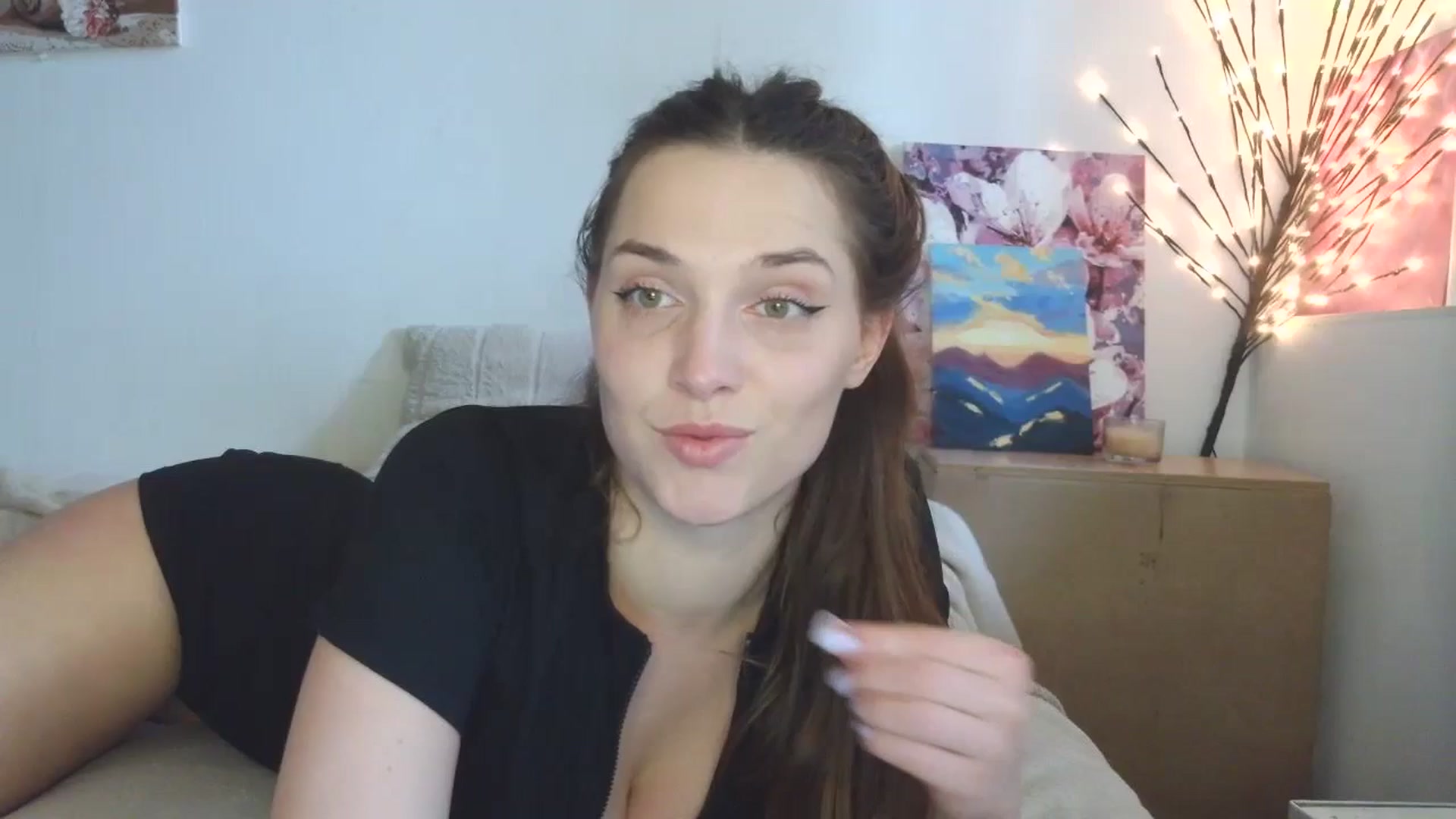Gallery image thumbnail from HaleyReed's myfreecams stream on, 04/20/2026, 11:53 image 1 of 20