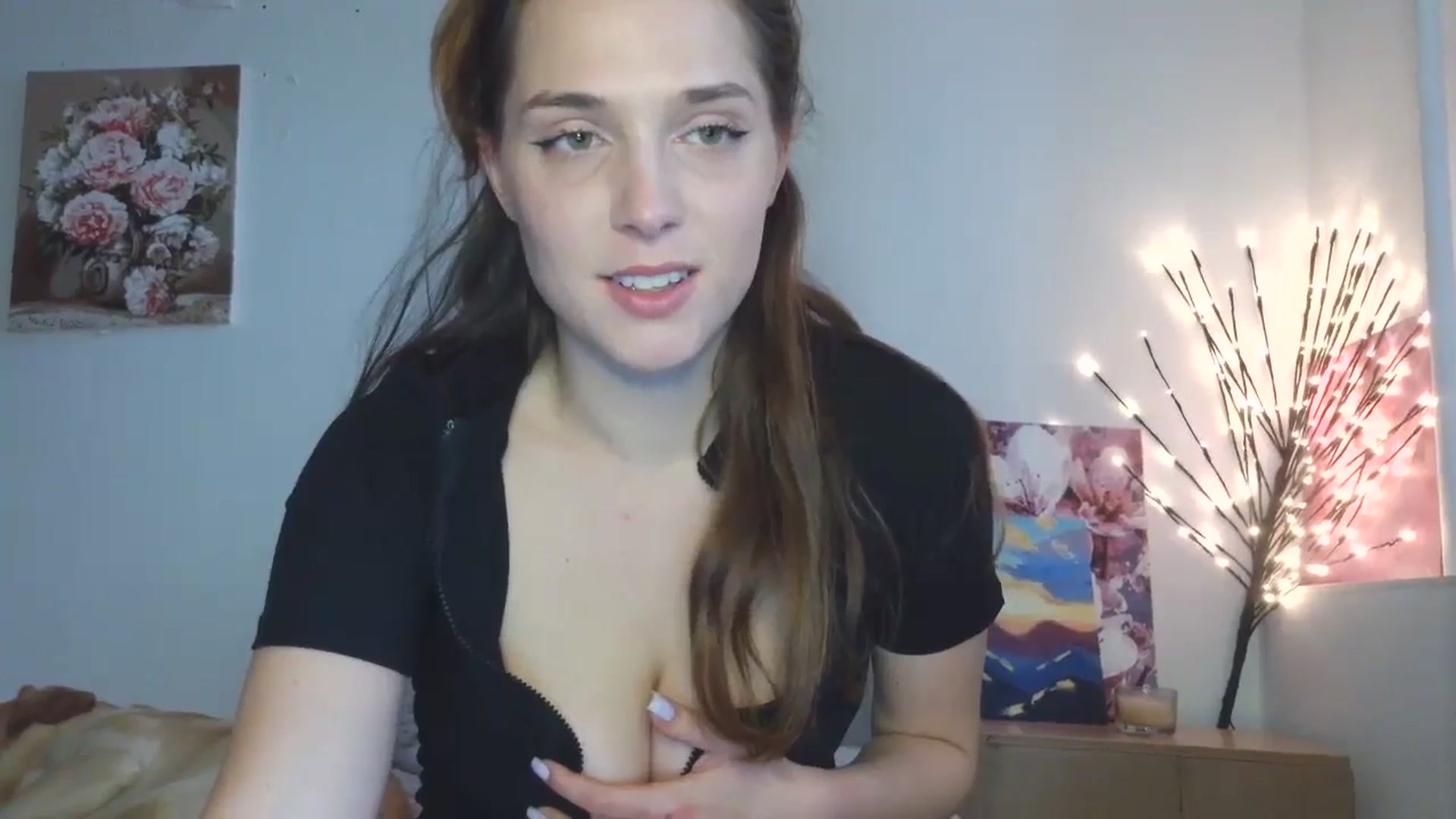 Gallery image thumbnail from HaleyReed's myfreecams stream on, 04/20/2026, 12:40 image 16 of 20