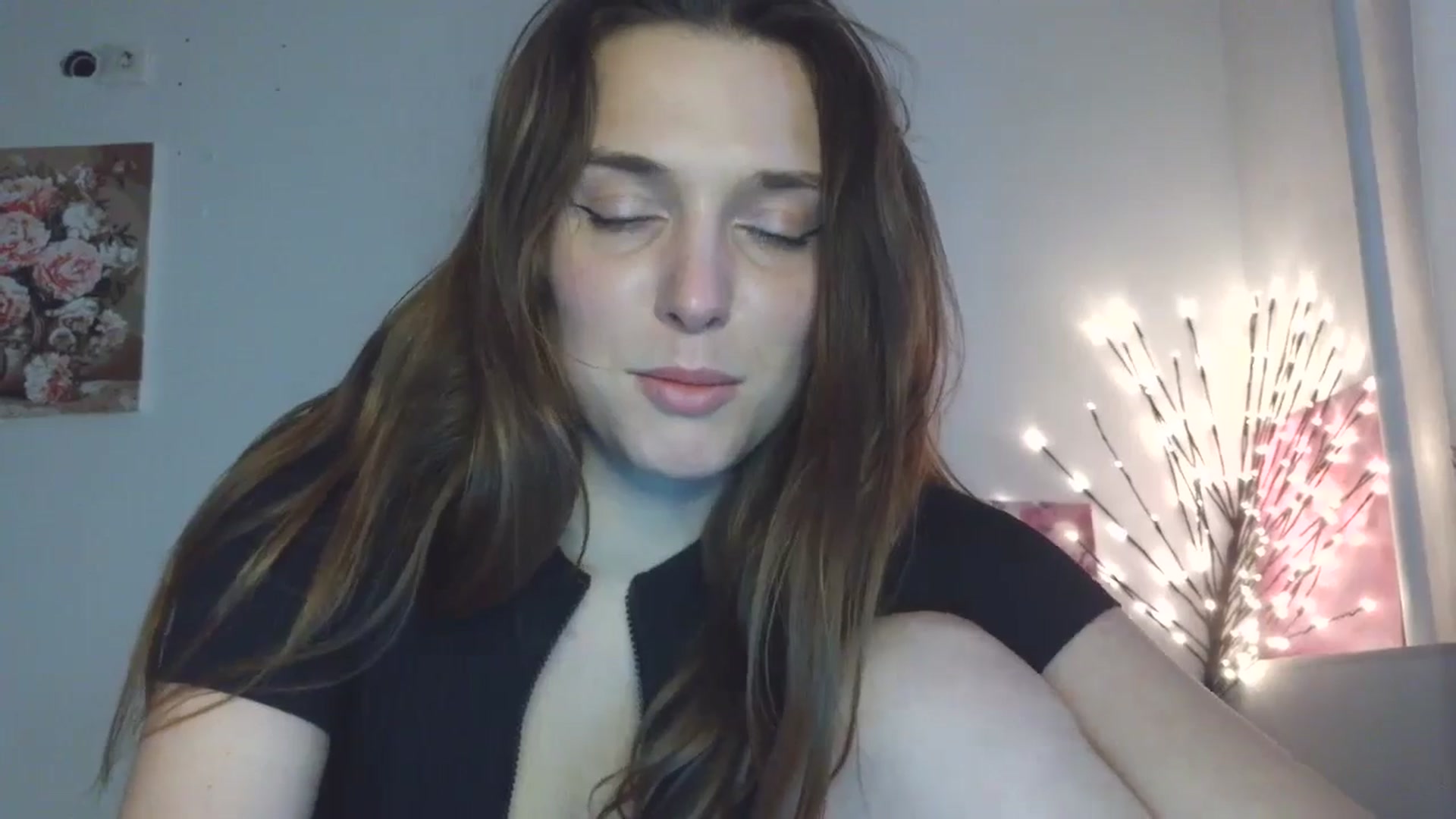 Gallery image thumbnail from HaleyReed's myfreecams stream on, 04/20/2026, 15:59 image 4 of 20