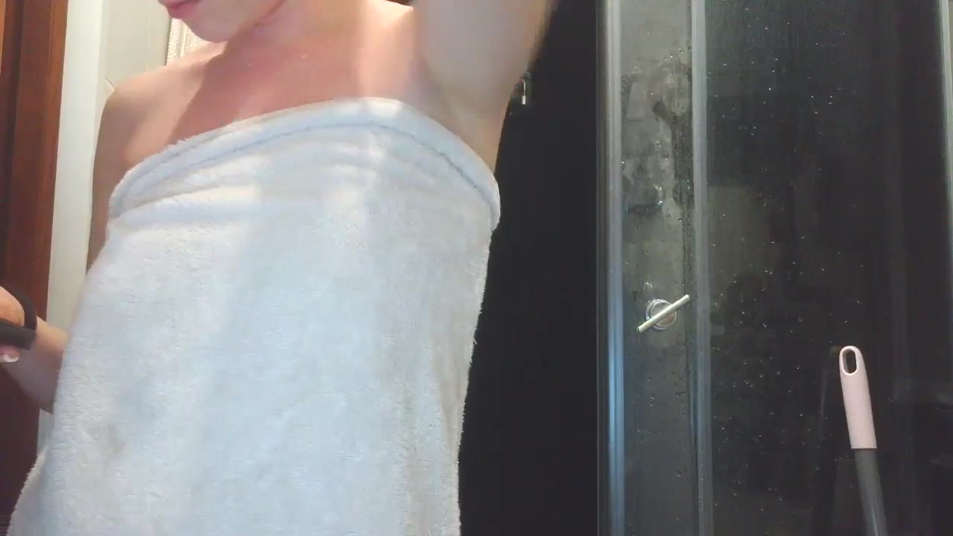 Gallery image thumbnail from HaleyReed's myfreecams stream on, 04/22/2026, 16:14 image 19 of 20