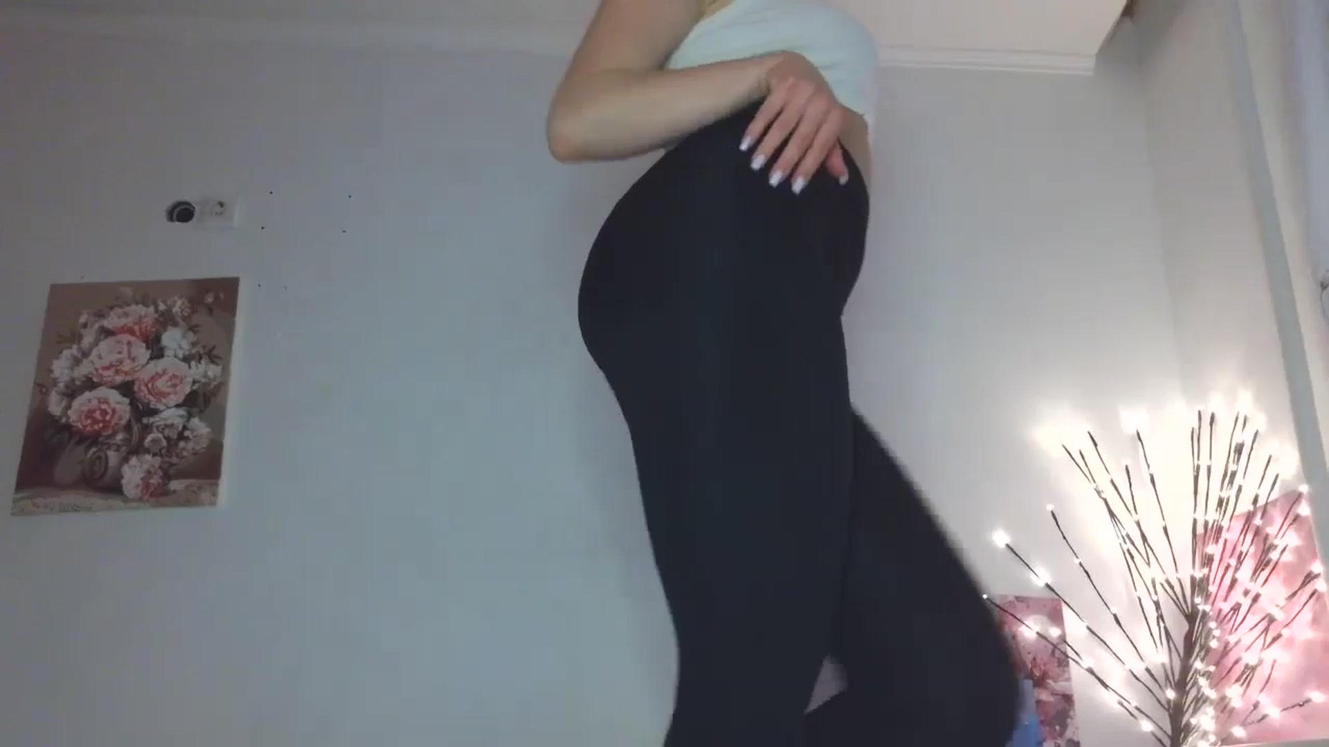 Gallery image thumbnail from HaleyReed's myfreecams stream on, 04/26/2026, 16:36 image 17 of 20