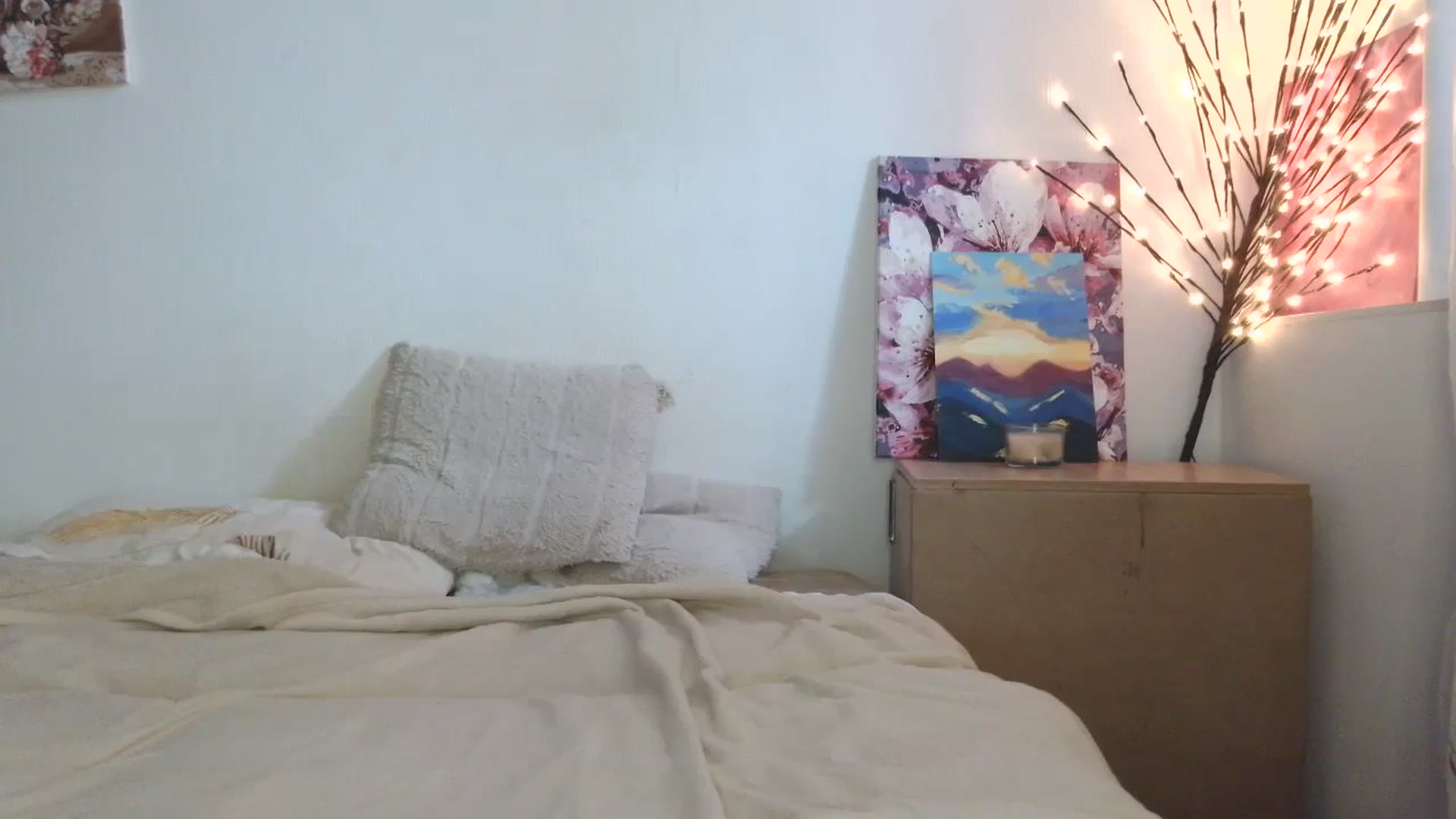 Gallery image thumbnail from HaleyReed's myfreecams stream on, 04/27/2026, 15:42 image 19 of 20
