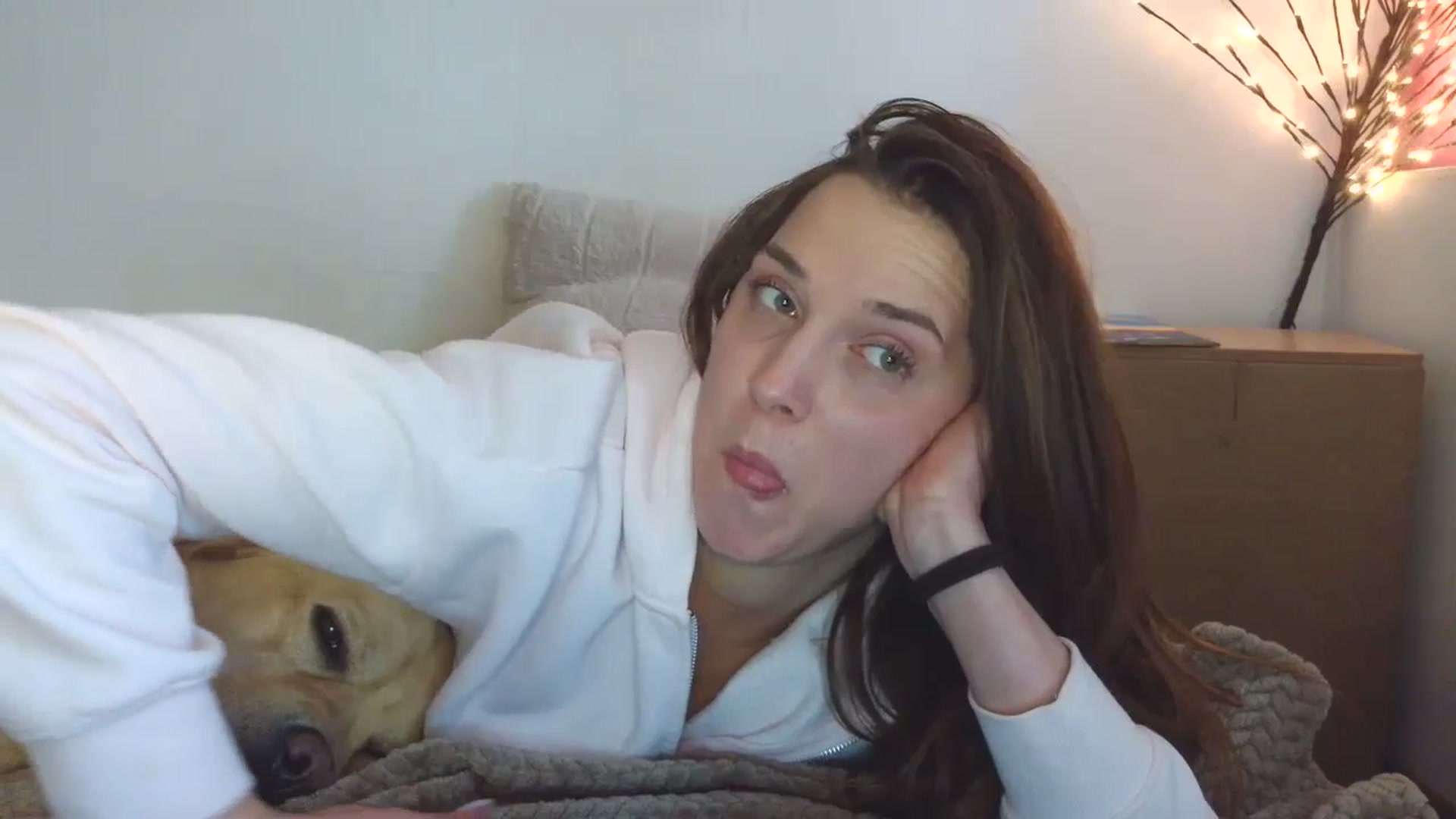 Gallery image thumbnail from HaleyReed's myfreecams stream on, 04/30/2026, 14:34 image 19 of 20