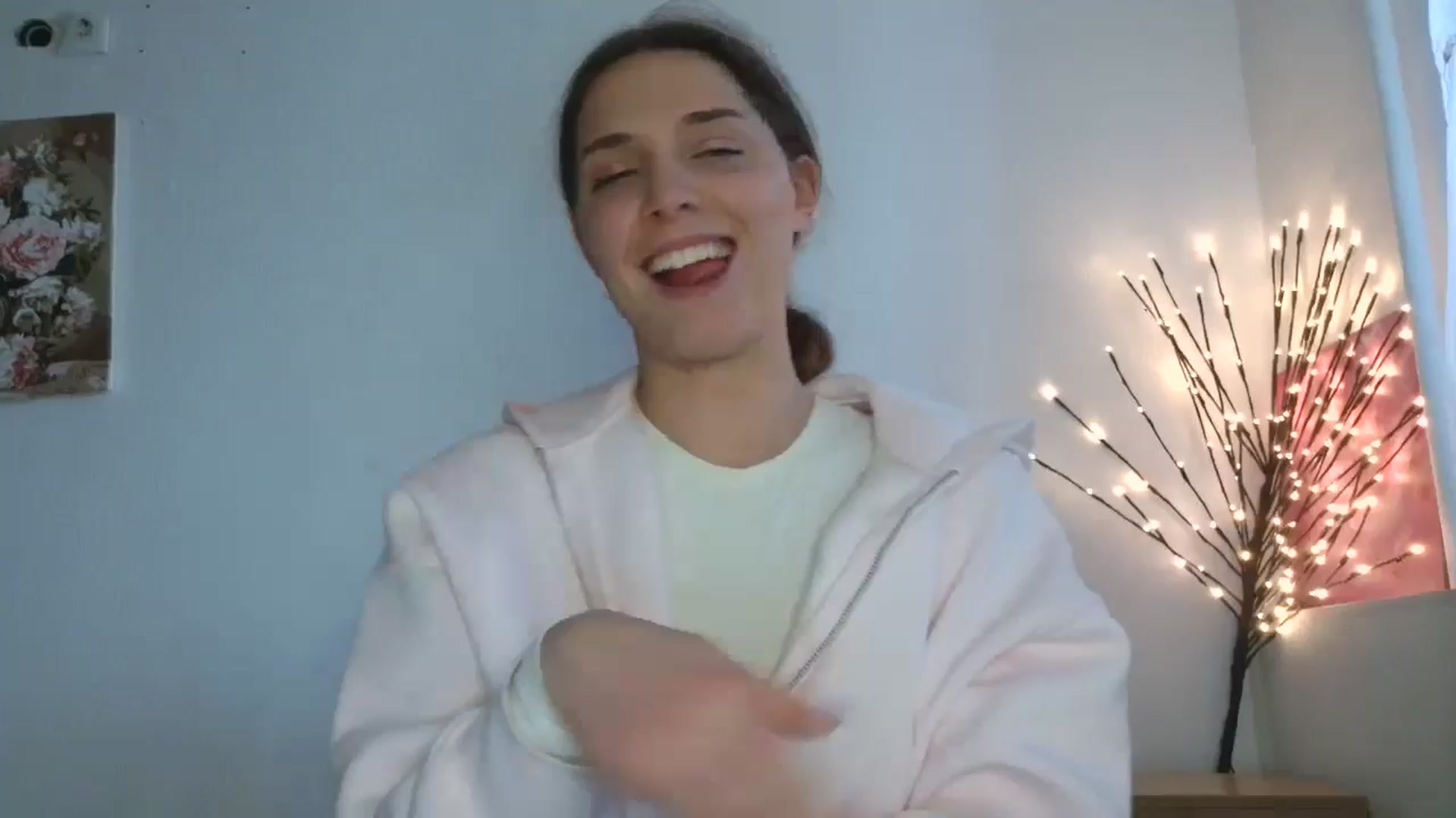 Gallery image thumbnail from HaleyReed's myfreecams stream on, 05/01/2026, 13:33 image 13 of 20