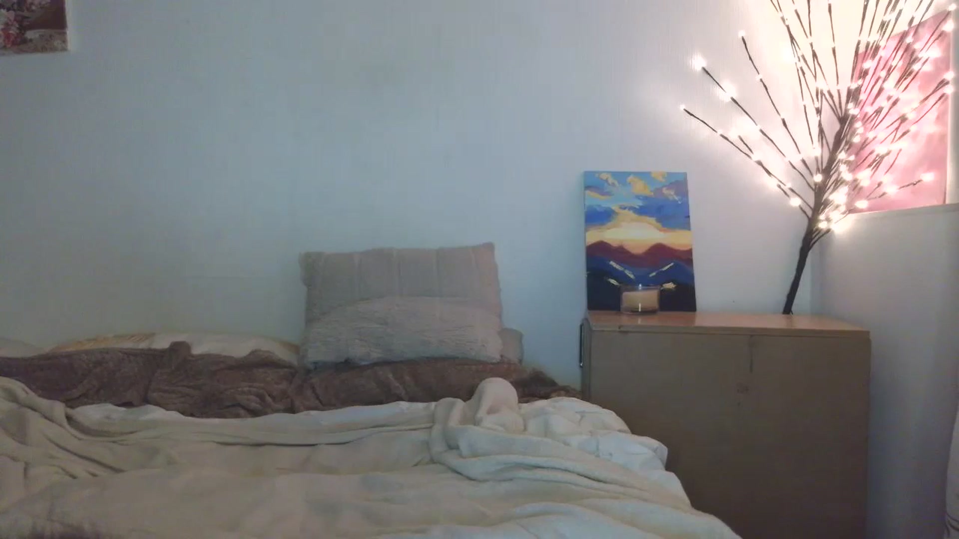 Gallery image thumbnail from HaleyReed's myfreecams stream on, 05/01/2026, 17:29 image 4 of 20