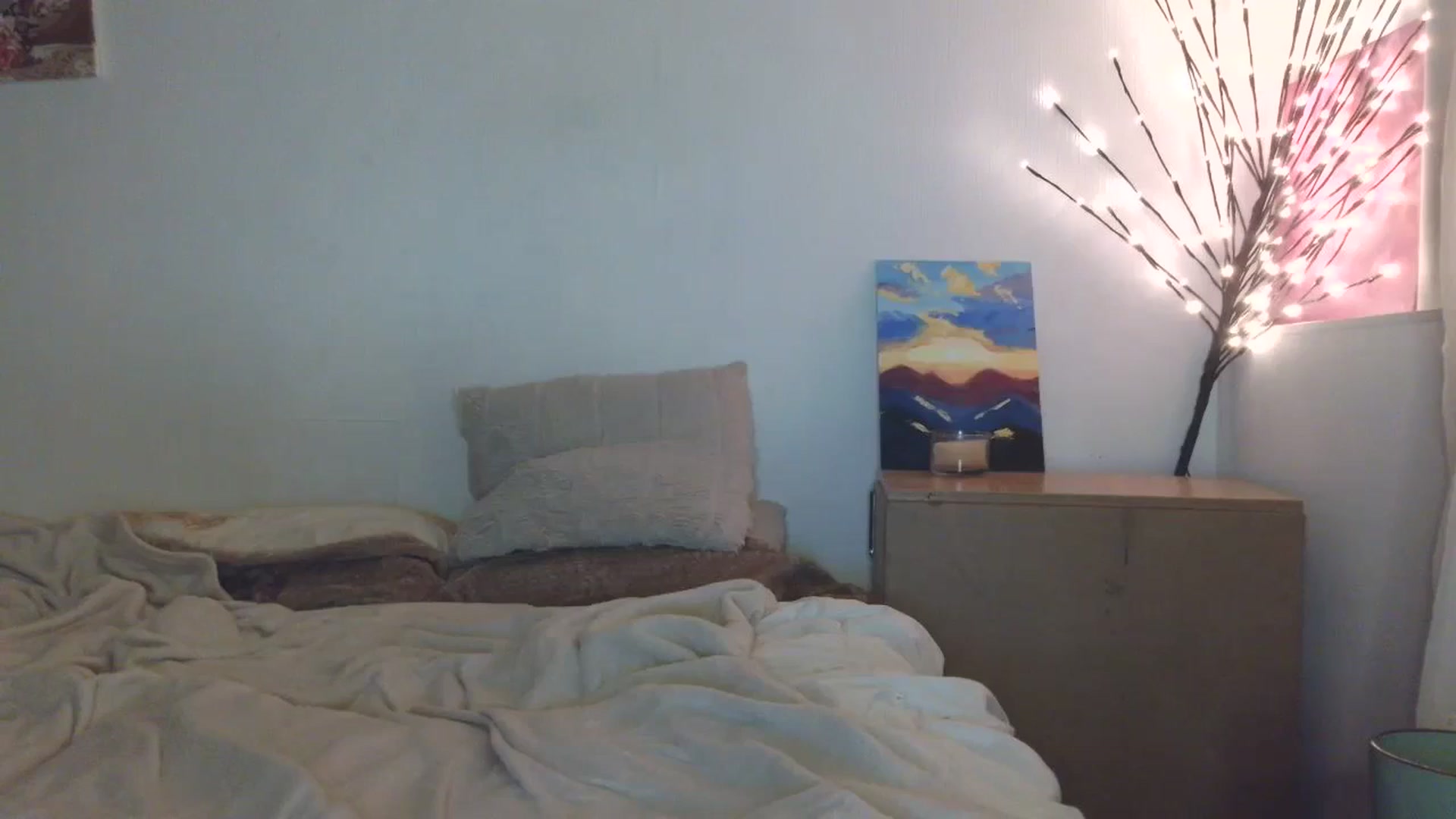 Gallery image thumbnail from HaleyReed's myfreecams stream on, 05/01/2026, 18:26 image 13 of 20