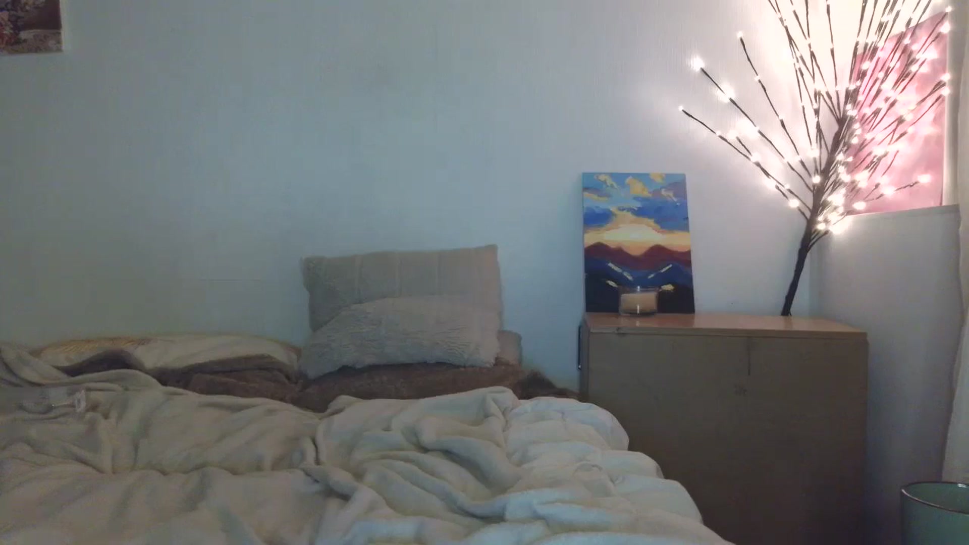 Gallery image thumbnail from HaleyReed's myfreecams stream on, 05/01/2026, 18:26 image 17 of 20