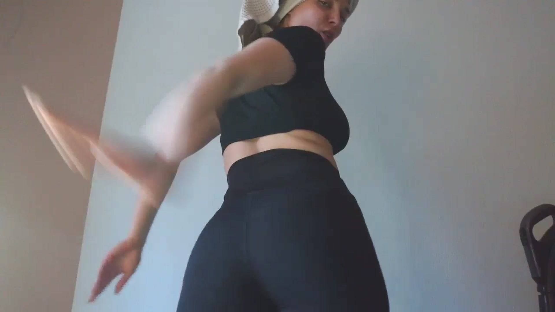 Gallery image thumbnail from HaleyReed's myfreecams stream on, 05/06/2026, 15:40 image 20 of 20