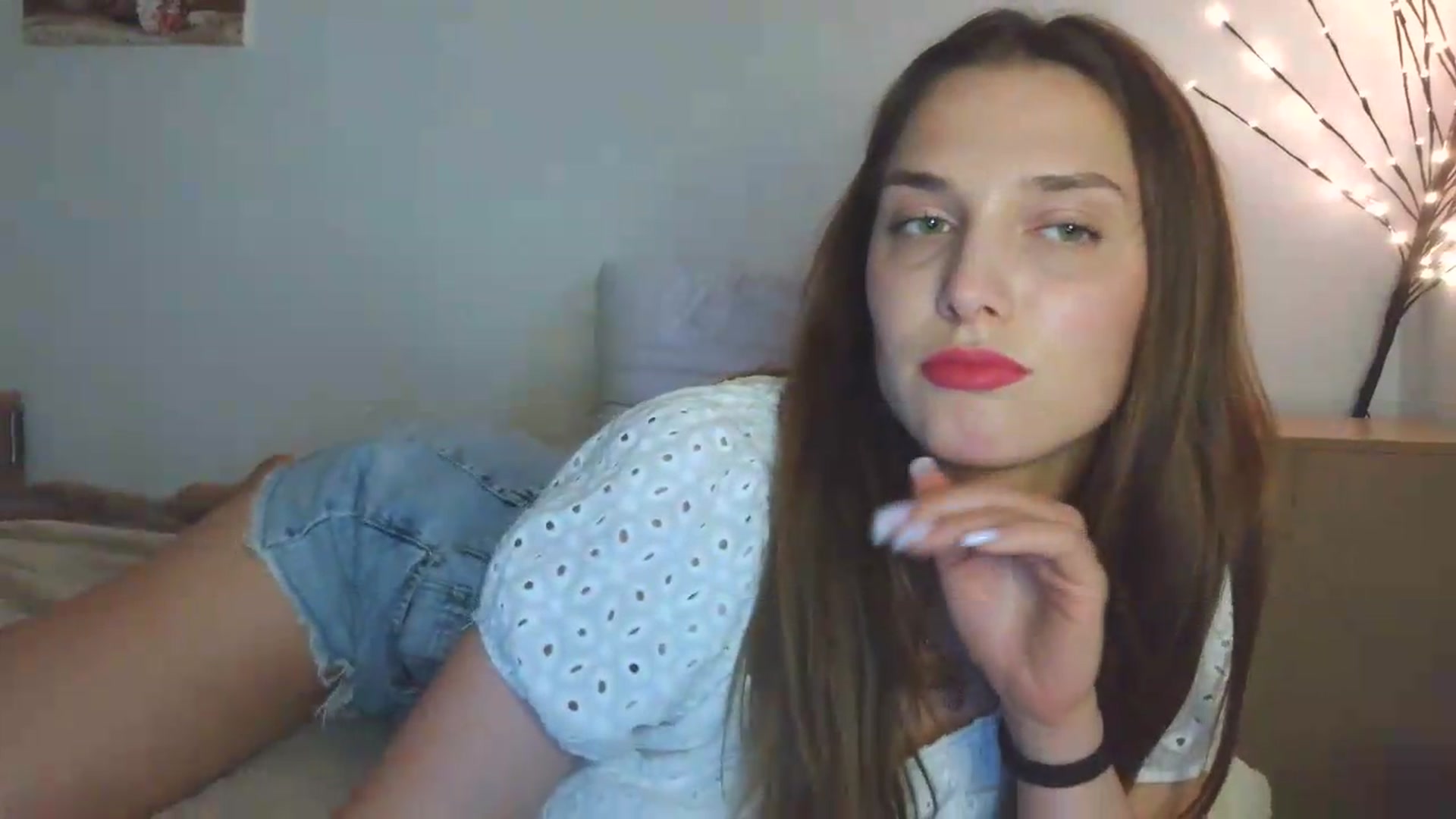 Gallery image thumbnail from HaleyReed's myfreecams stream on, 05/13/2026, 15:39 image 17 of 20